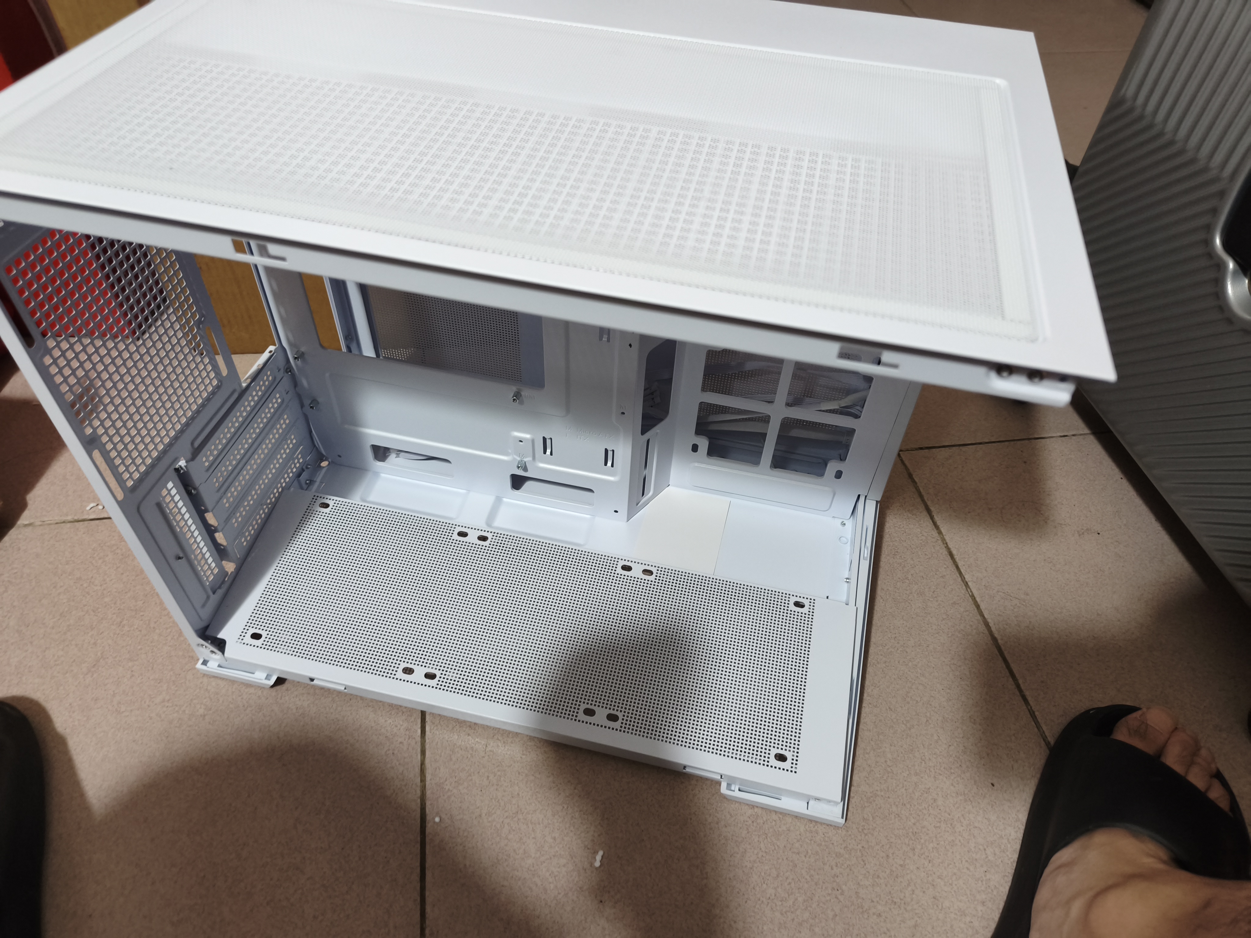 爱国者（aigo）炫影G10 ARGB 白色 游戏电脑台式主机箱 ARGB灯条 MATX主板/支持360水冷/左右分仓海景房/炫影G20 实拍图
