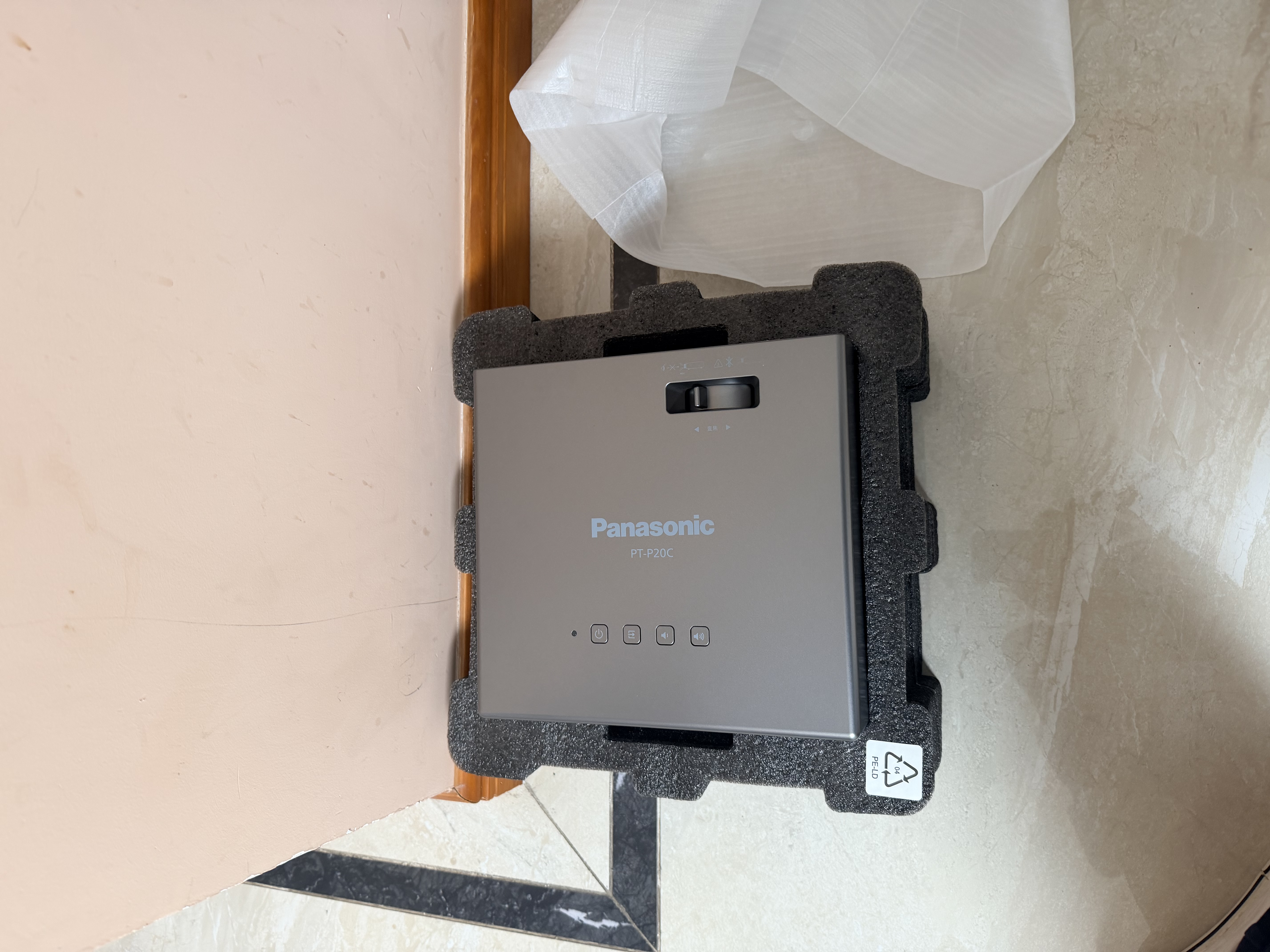 松下（Panasonic）PT-P20C激光投影仪 白天家用卧室客厅投影机 智能家庭影院4K解码大屏电视 电脑手机无线投屏 实拍图