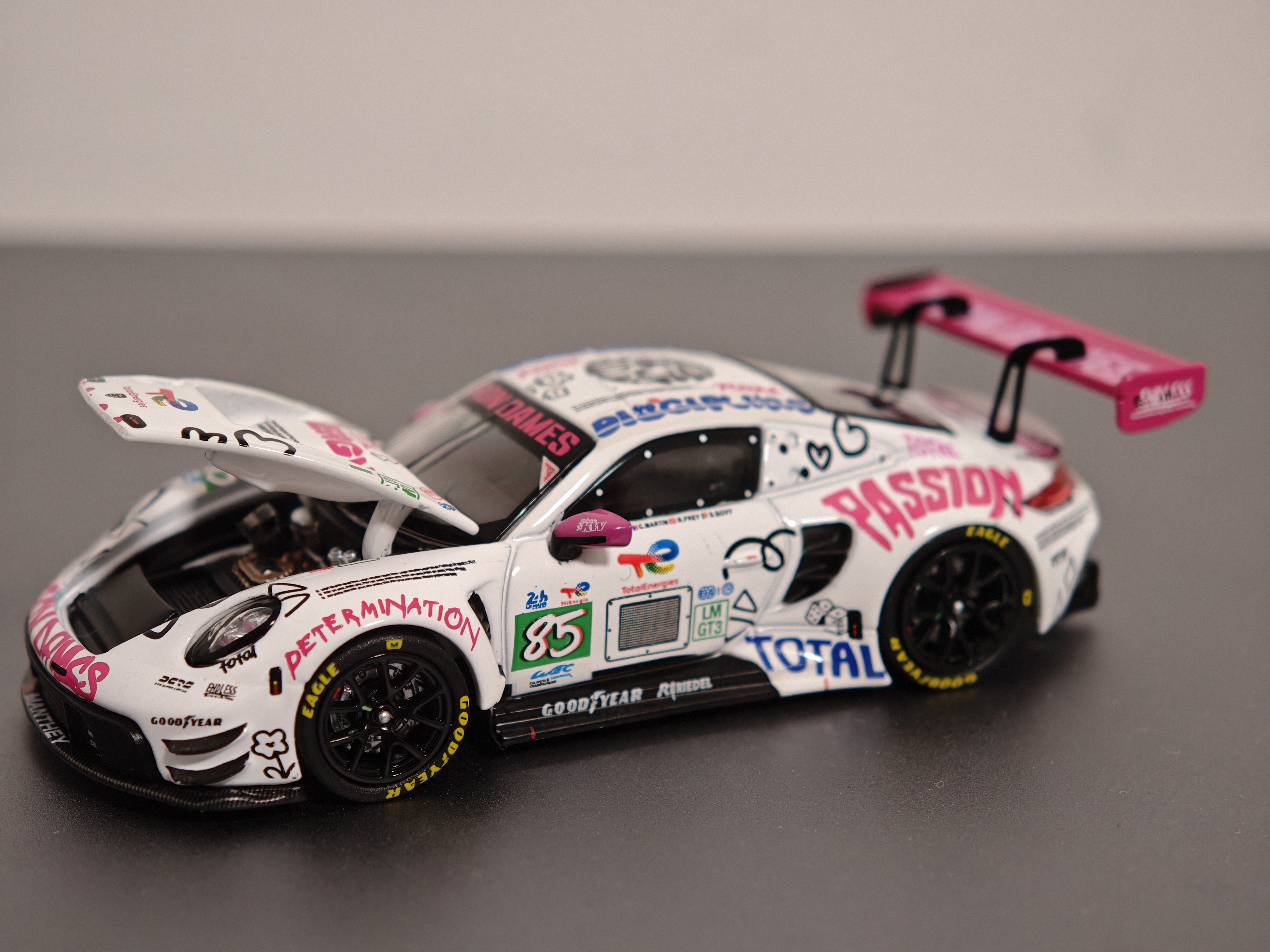 TRENDS HOBBY合金车TH小汽车模型1/64赛车保时捷911 GT3 R勒芒24H 2025 85号 实拍图