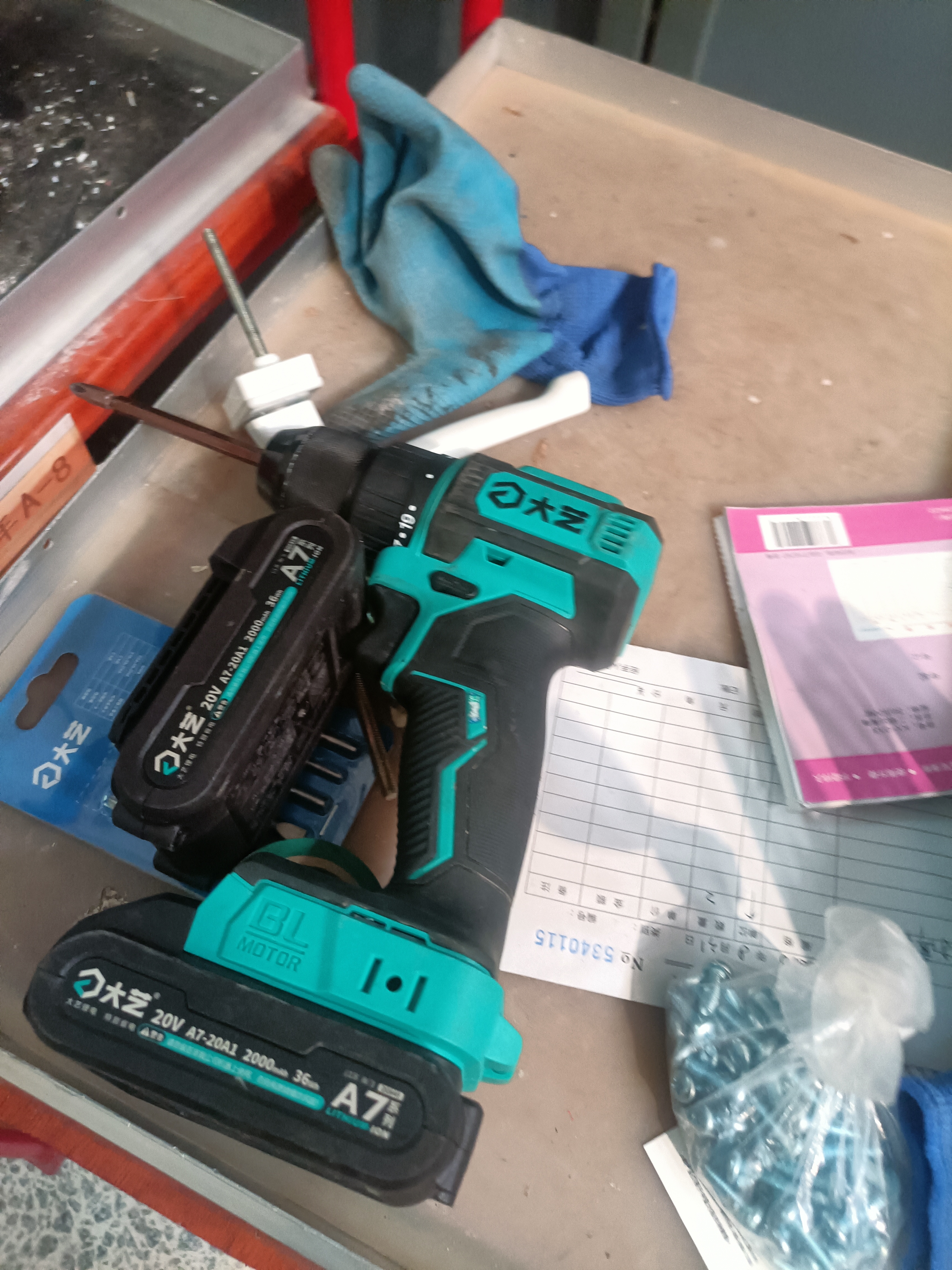 大艺20V手电钻无刷锂电钻充电式多功能电动螺丝刀工具套装双电3302G 实拍图