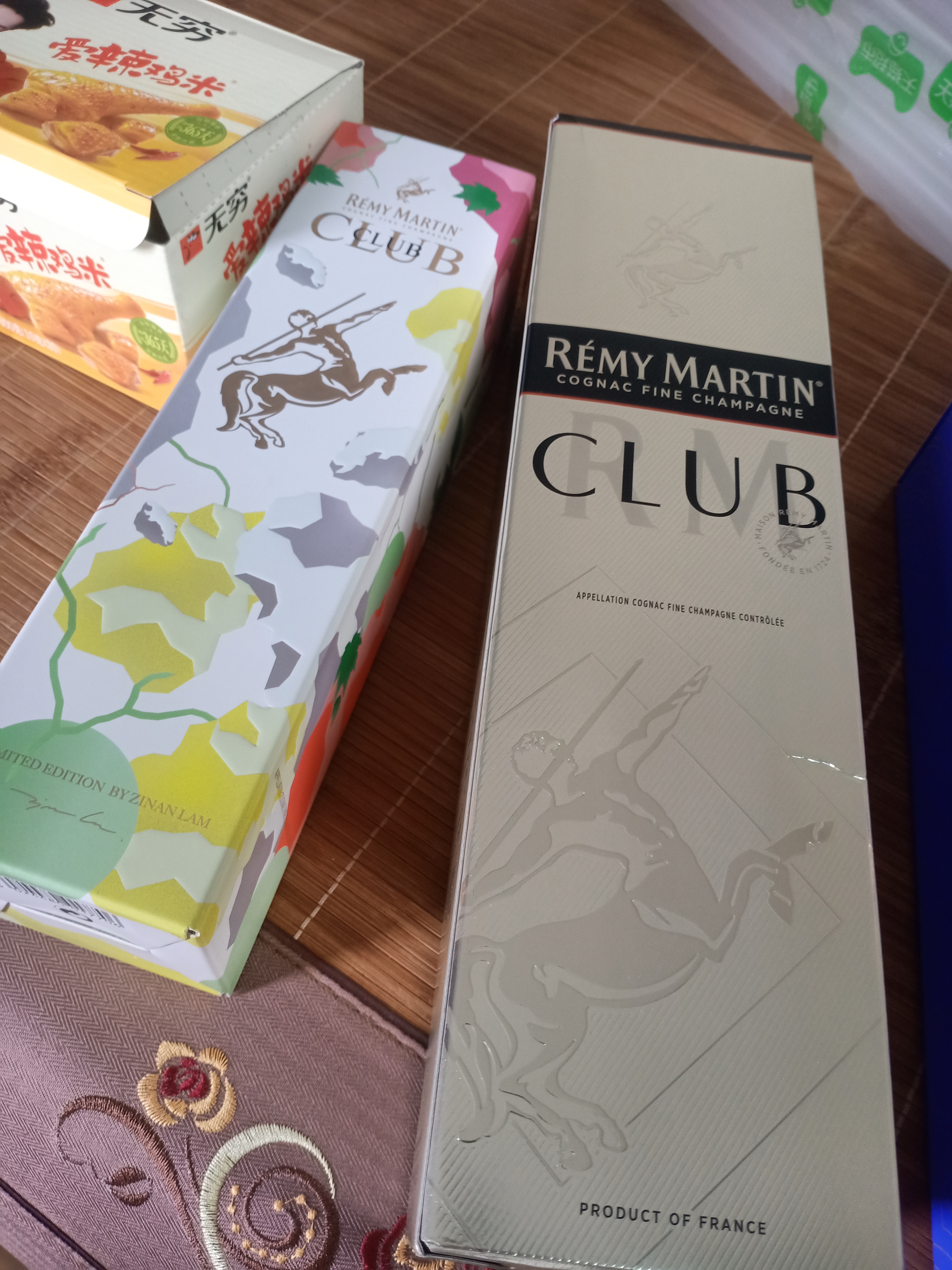 人头马（Remy Martin）洋酒 CLUB优质香槟区干邑白兰地 1000ml 实拍图