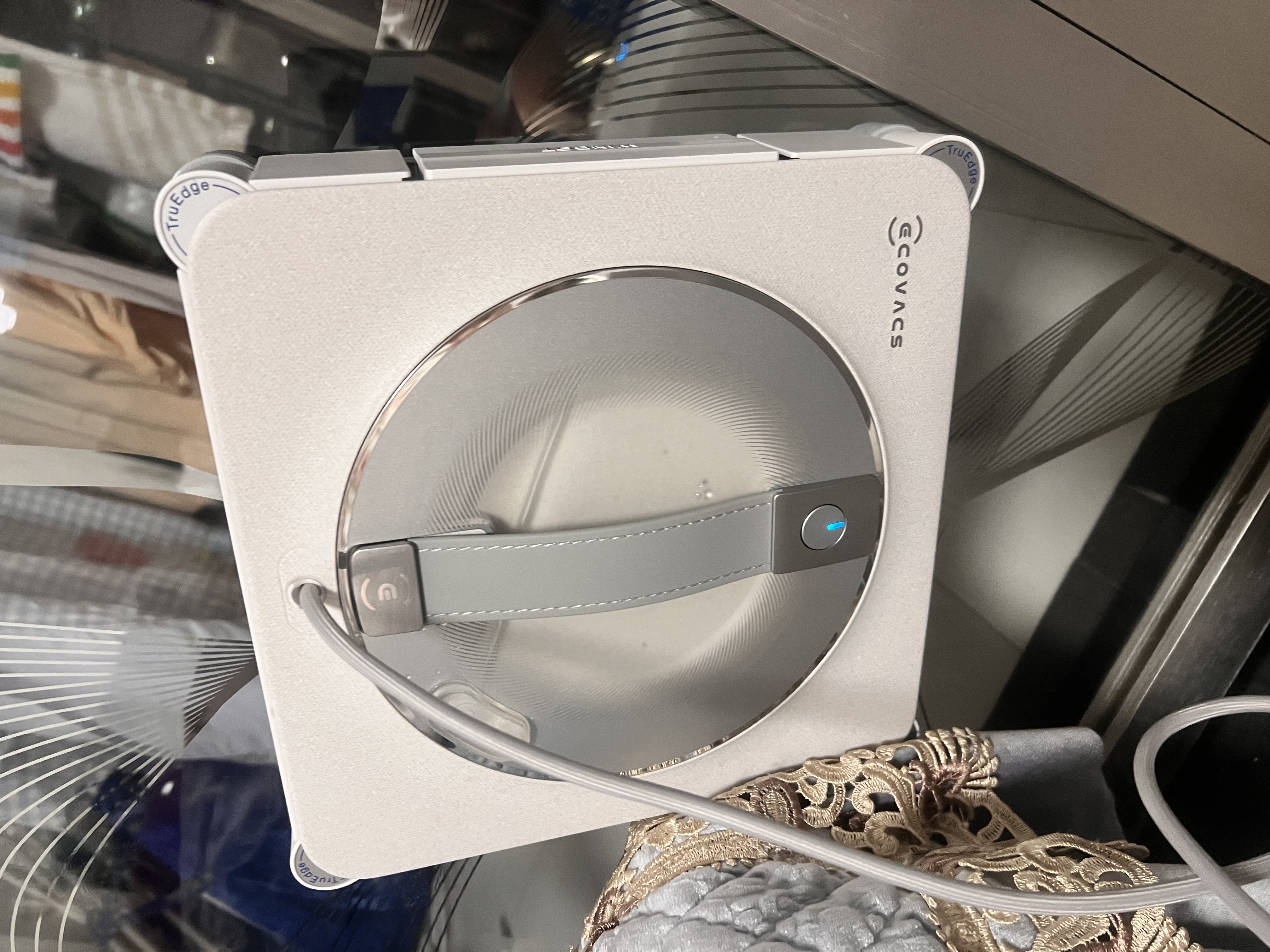 科沃斯窗宝擦窗机器人W2S PLUS基站款自动擦玻璃喷水湿擦家用擦窗高层户外外擦玻璃 实拍图