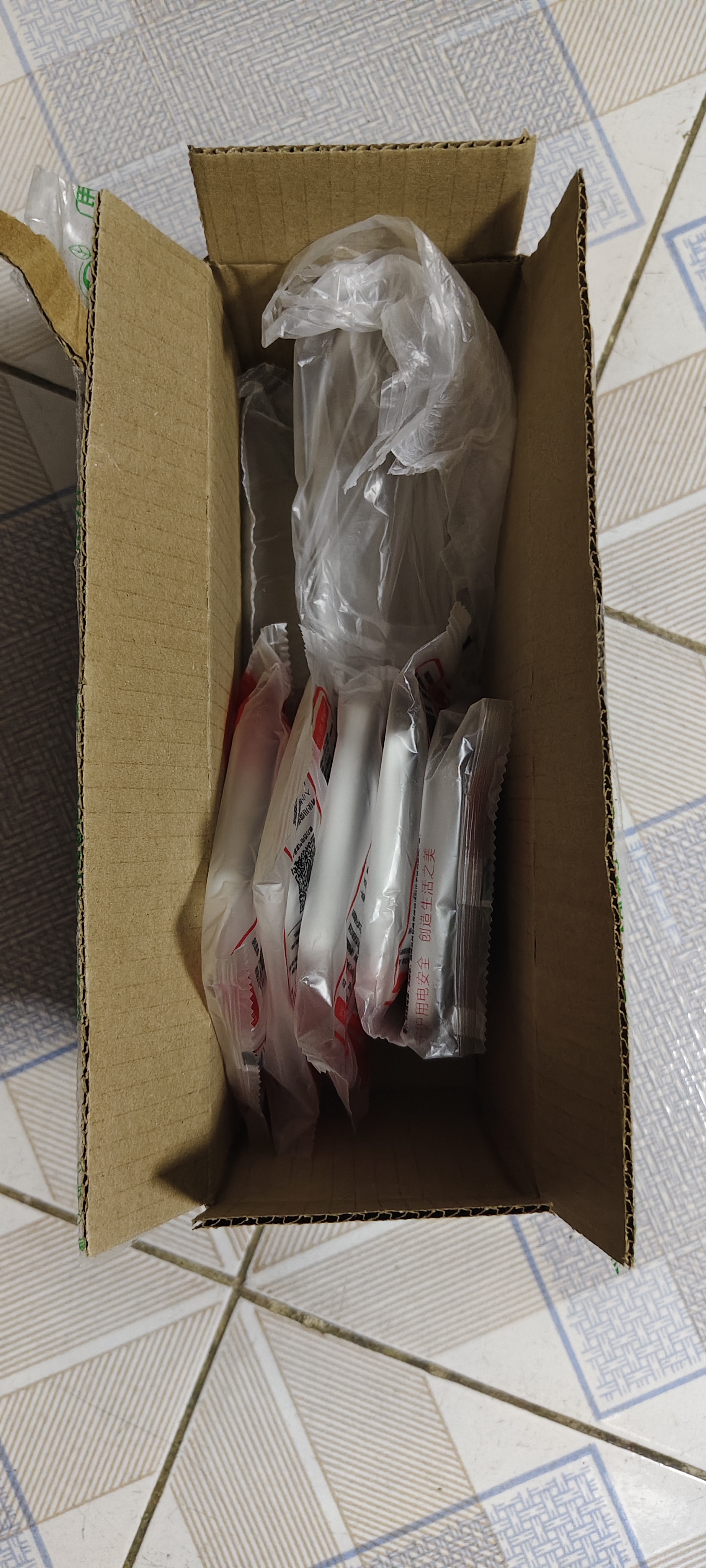 德力西（DELIXI）开关插座面板 CD815系列 双开二开双控开关 QSE862K2 实拍图