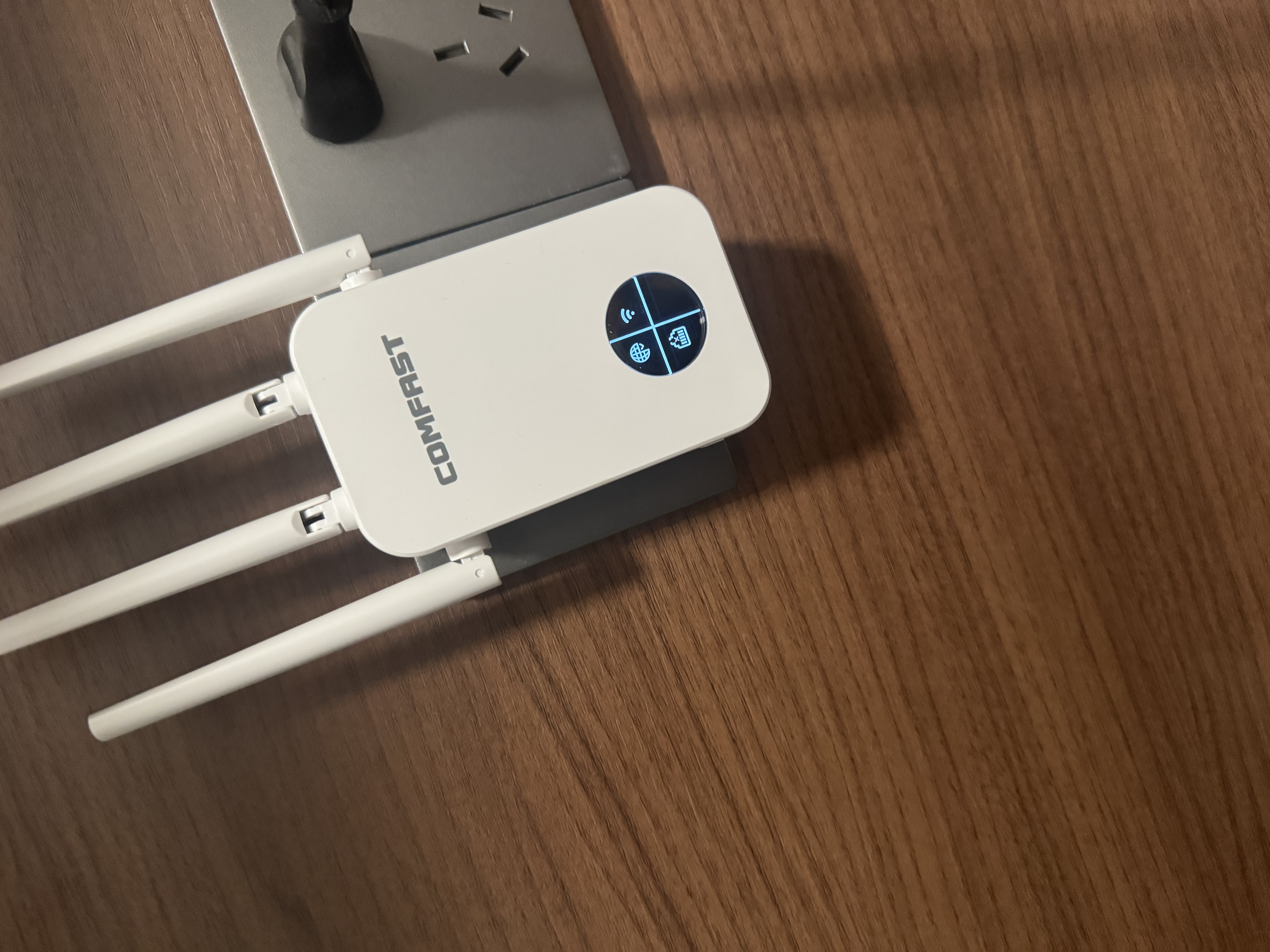 COMFASTwifi信号放大器千兆1200M双频家用无线网络信号中继扩展器四天线大功率wifi信号增强器CF-WR762AC 实拍图