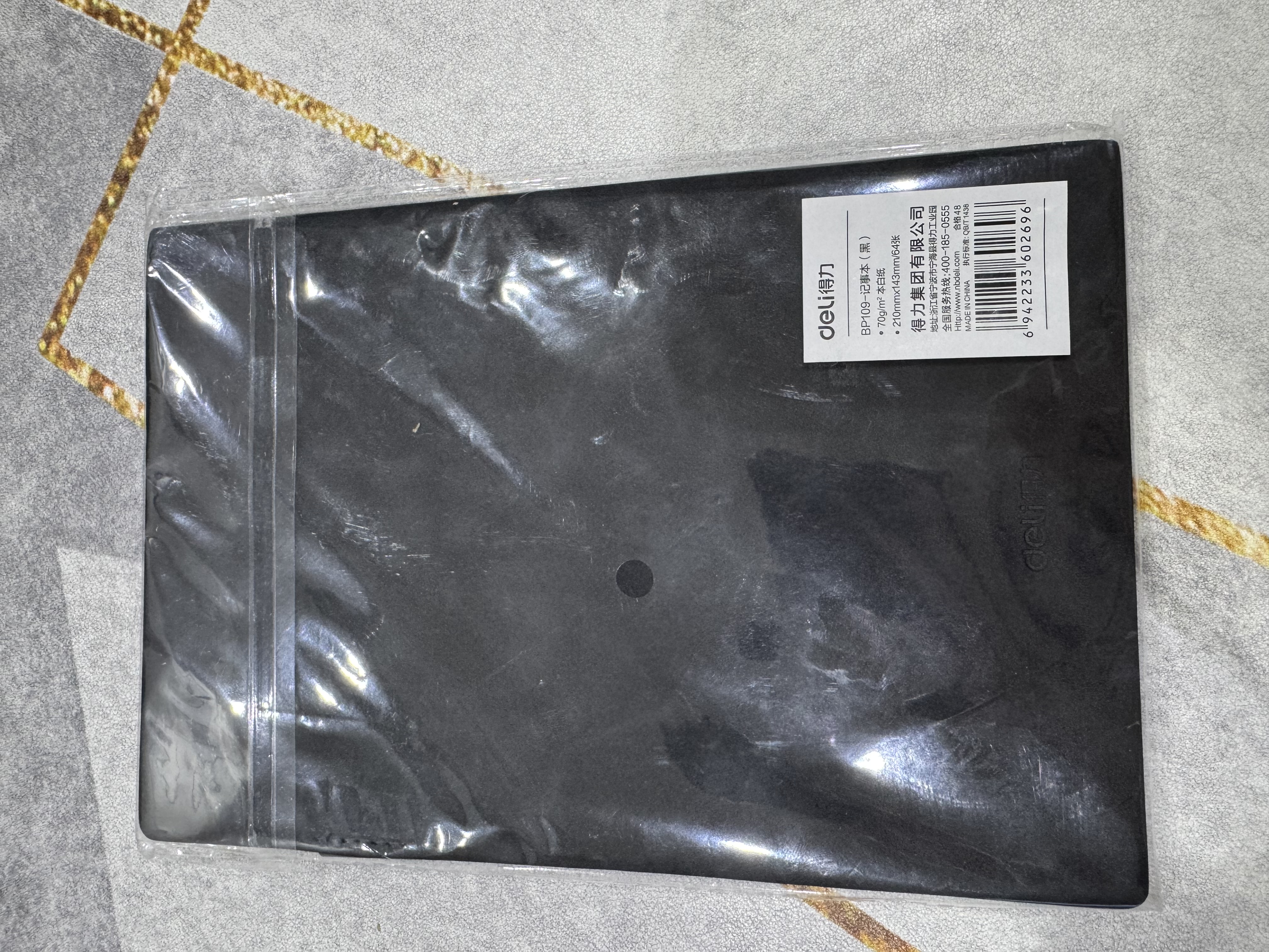 得力（deli）A5尺寸64张带笔插皮面本时尚羊巴皮笔记本办公记事本会议记录本BP109黑色 实拍图