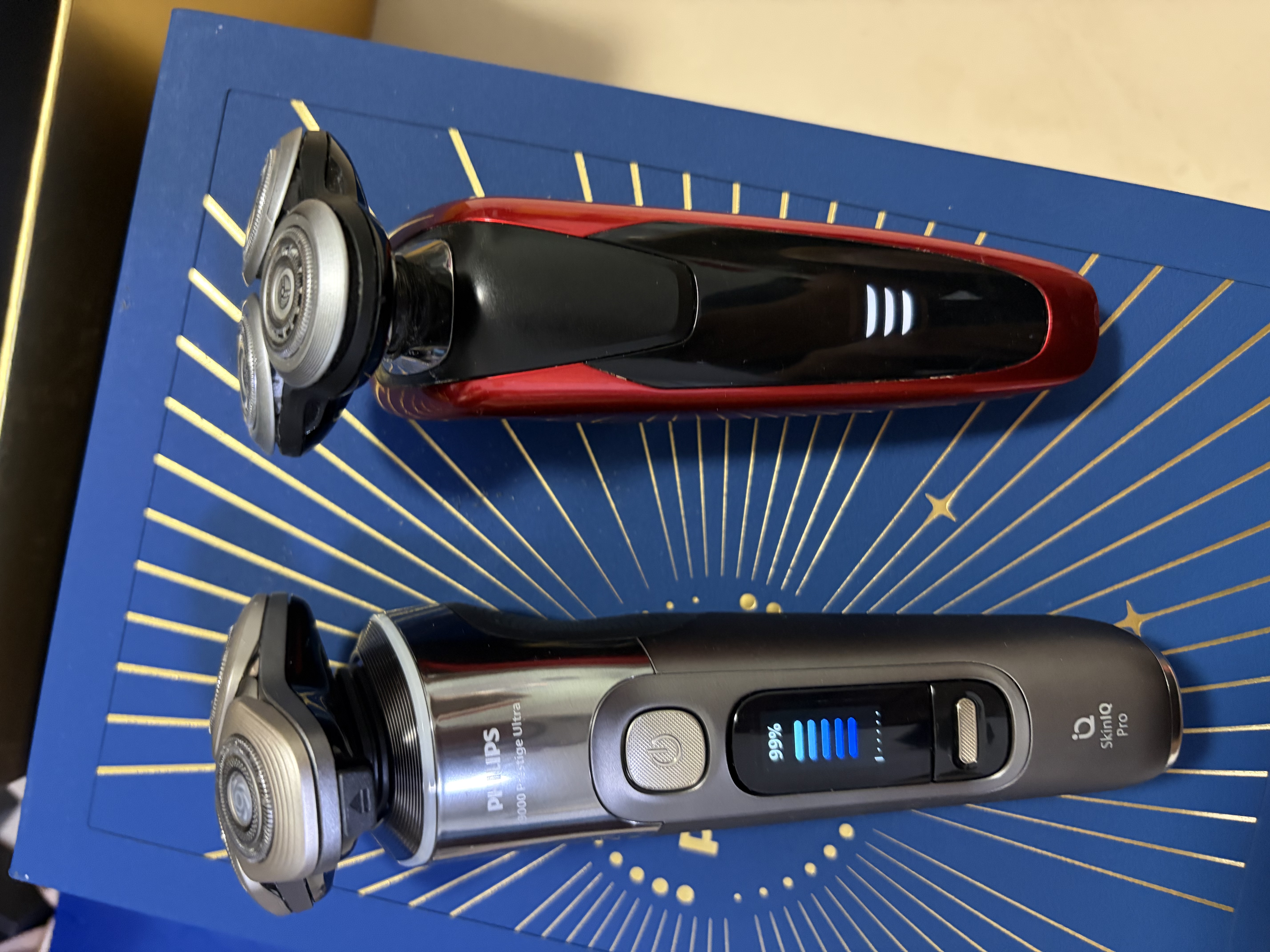 飞利浦（PHILIPS）【礼盒装】电动剃须刀男士刮胡刀 荷兰原装进口 旋护新9系Ultra XP9402 生日礼物送长辈父母领导 实拍图