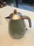 德龙（Delonghi）电热水壶 家用复古304不锈钢烧水电水壶 防干烧大功率1.7L煮水壶 KBO2001.VGR 橄榄绿 礼物 实拍图