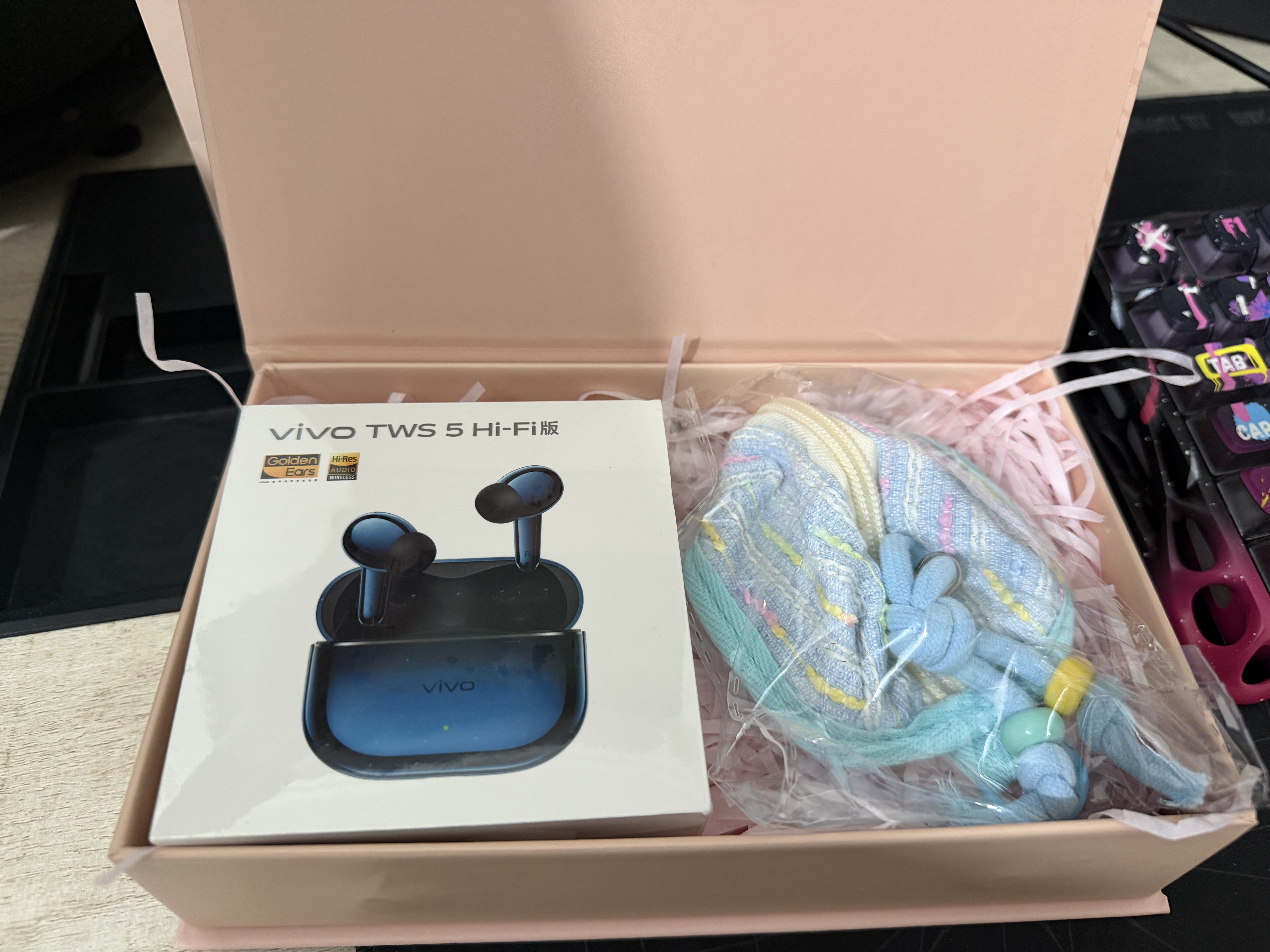 vivoTWS 5【开学焕新礼盒】简单白 60dB深海智慧降噪 跨生态无缝三连接 蓝牙耳机 实拍图
