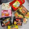 白象【孙颖莎同款】方便面酸辣粉组合 鲜面传火鸡面共17桶+莎莎周边礼 实拍图