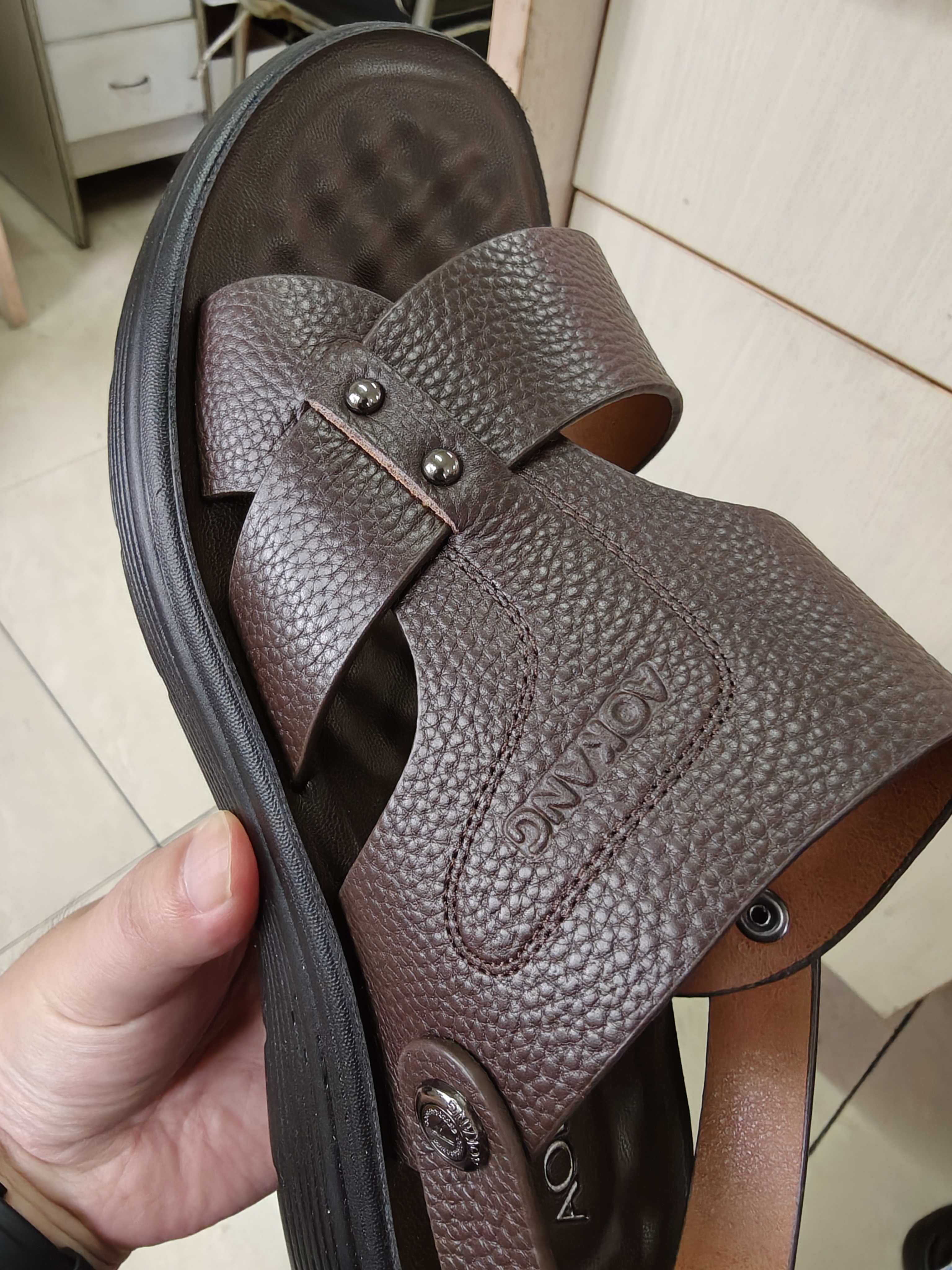 奥康官方凉鞋男真皮舒适沙滩鞋时尚潮流凉拖鞋头层牛皮休闲两用涉水鞋 棕色 1243721085 42 260mm 实拍图