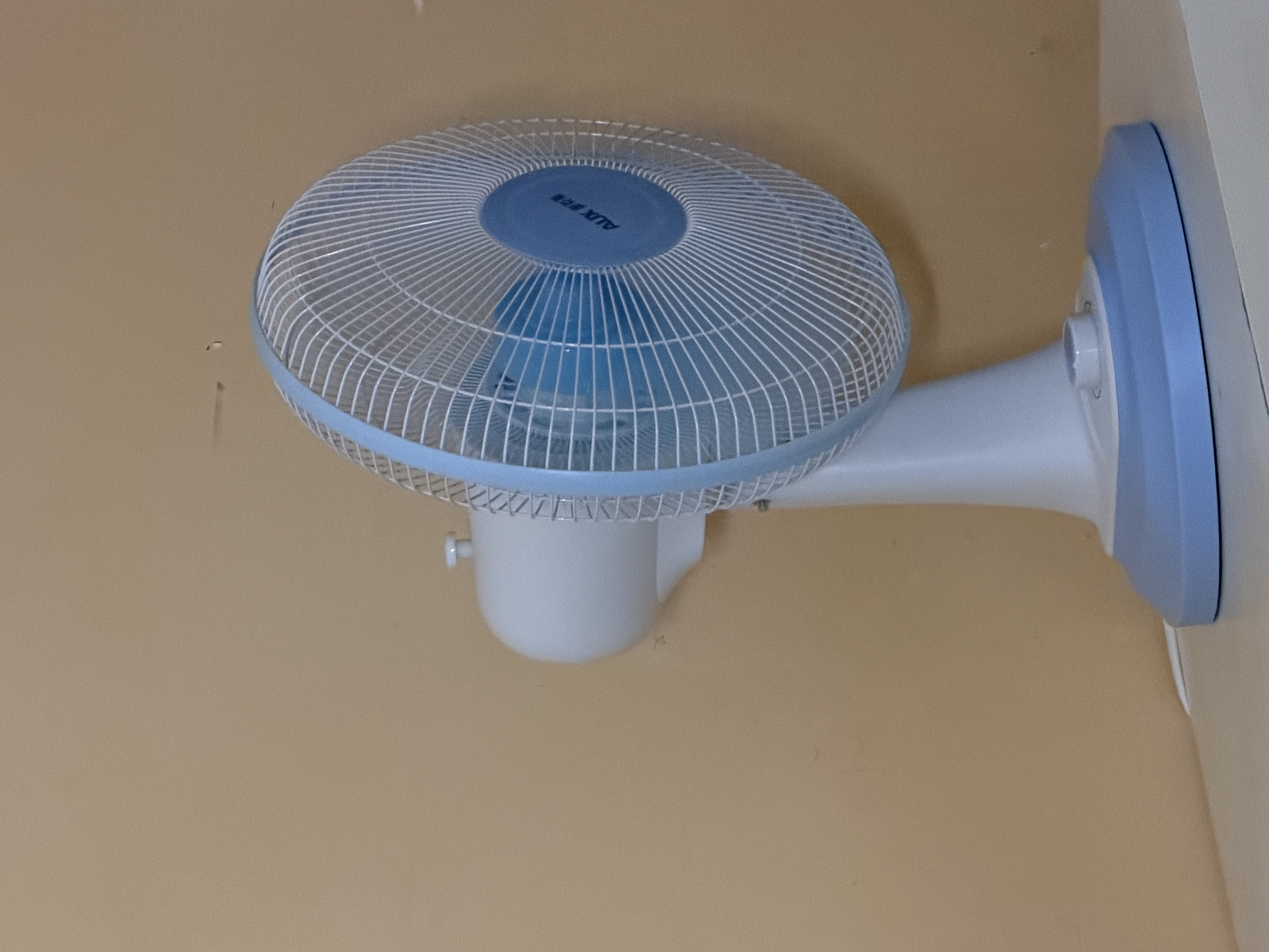 奥克斯（AUX）风扇电风扇台扇转页扇台式小型桌面家用床上宿舍卧室摇头轻音大风省电轻音电扇 【天空蓝】12寸五叶款（14英寸） 实拍图