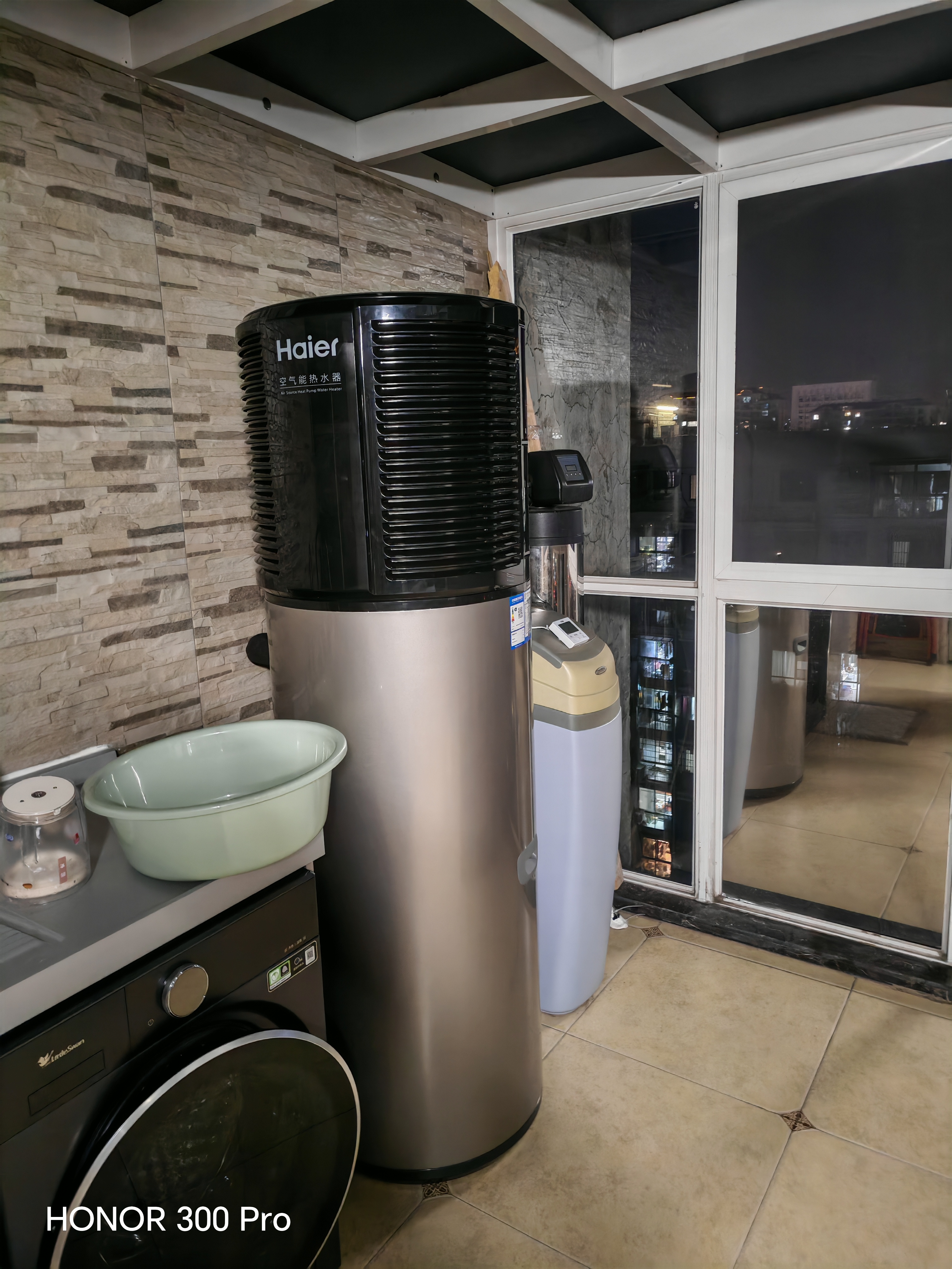 海尔（Haier）双变频空气能热水器200升超一级能效省电80℃高水温家用全屋净水洗商用热泵源电热水器以旧换新装 216升一体无外机顶配【FOF净水洗】 变频 带电辅热 实拍图