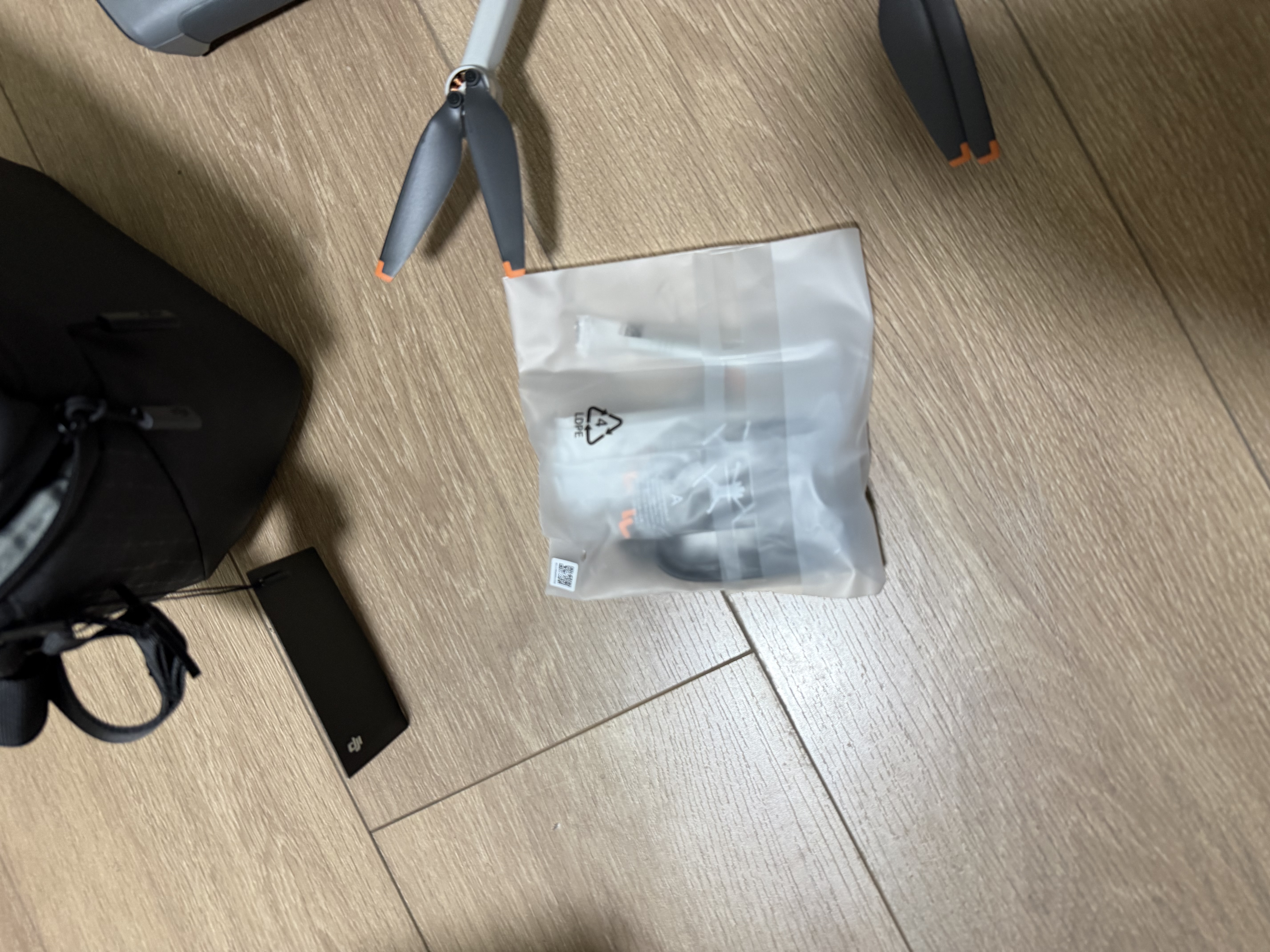 大疆 DJI Mini 4 Pro 长续航畅飞套装（带屏遥控器版）全能迷你航拍无人机 入门级航拍相机 轻型无人机 实拍图