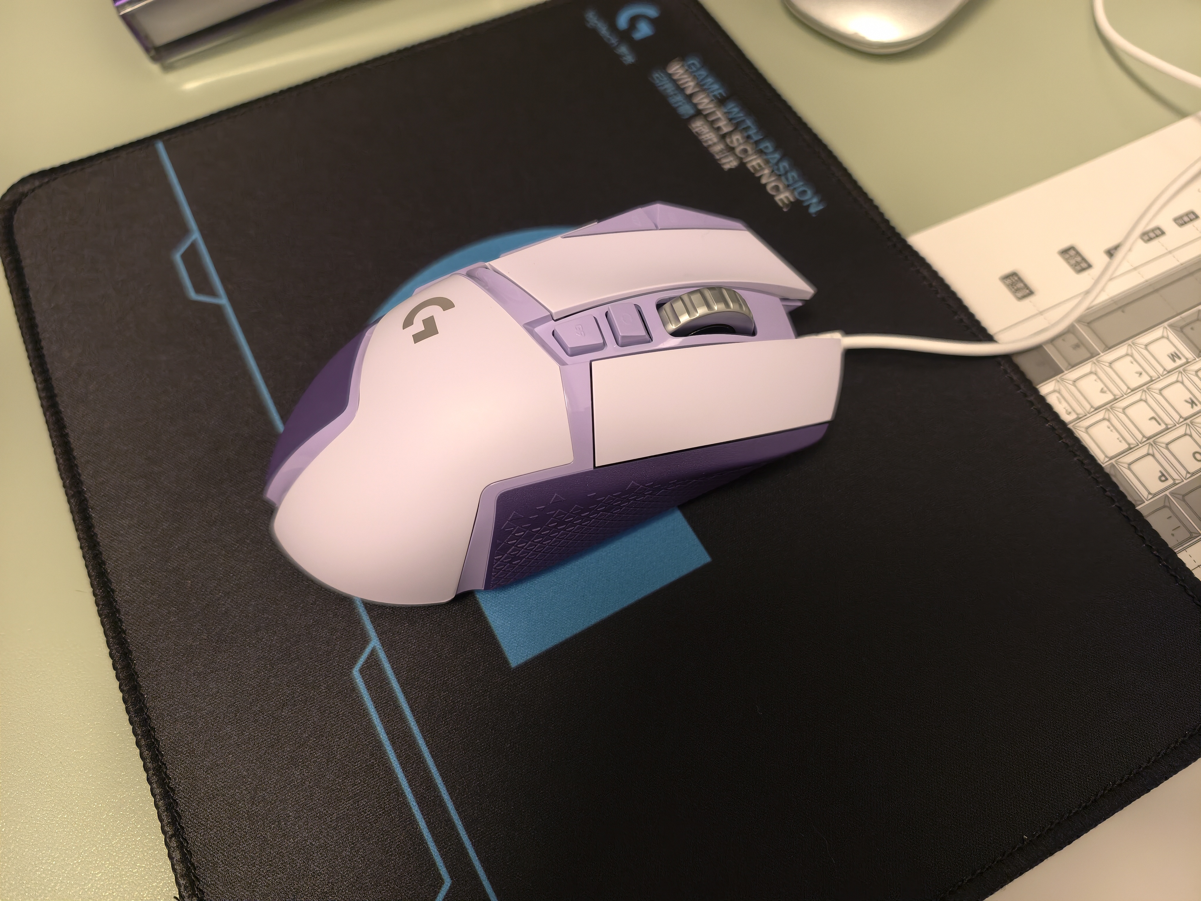 罗技（G） G502 HERO主宰者 有线鼠标 游戏鼠标  g502hero  可配重HERO引擎 礼盒送男友 RGB炫彩灯光 G502H星河紫+鼠标垫 实拍图