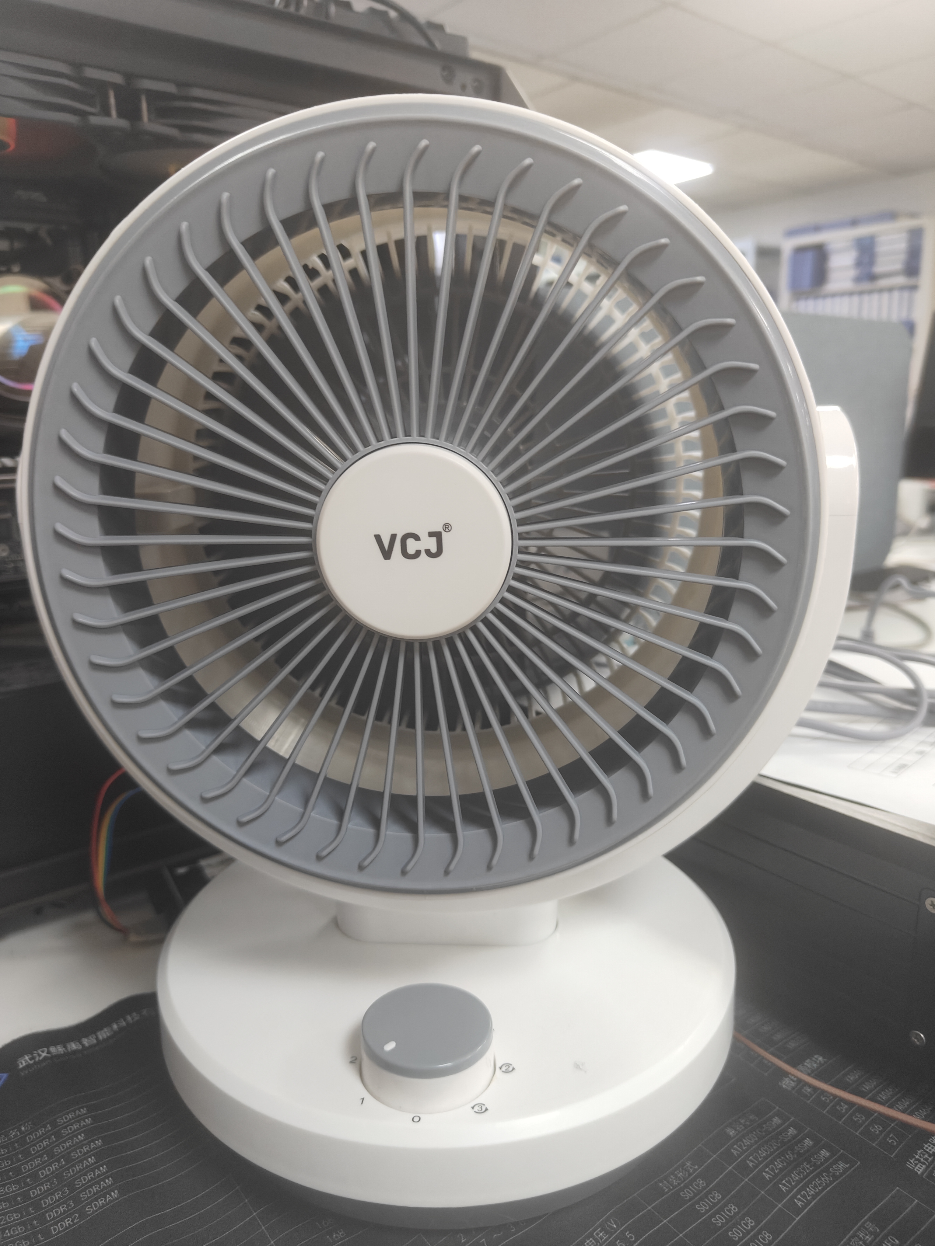 VCJ【德国品牌】空气循环扇电风扇家用台式桌面节能轻音风扇 机械旋钮可摇头3m线 DQ212R 实拍图