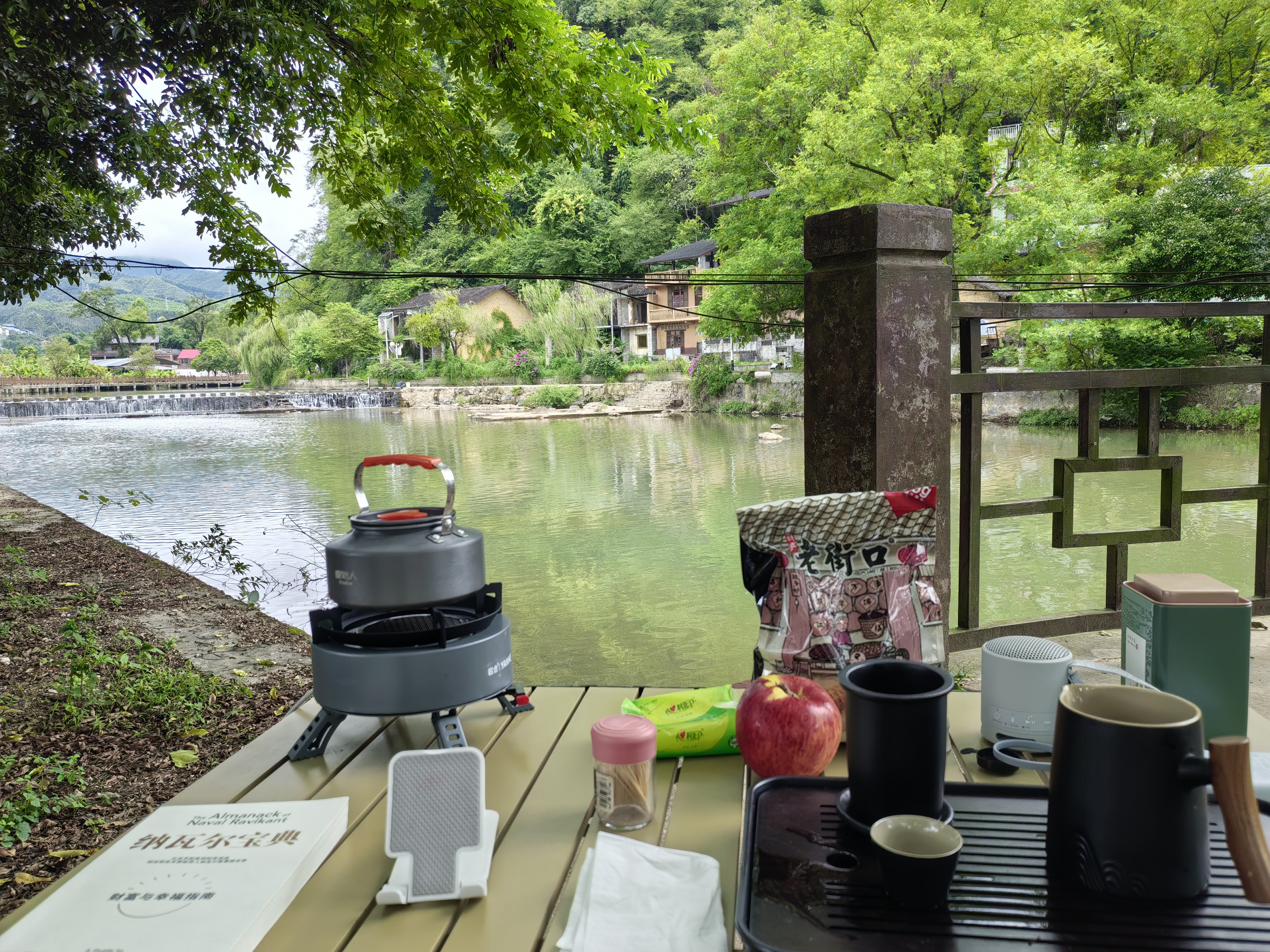 岩合高山气罐 便携户外瓦斯煤气瓶 旅行装备露营高原扁气罐 新款红外猛火炉+2罐450g高山气罐+1.6L水壶 实拍图