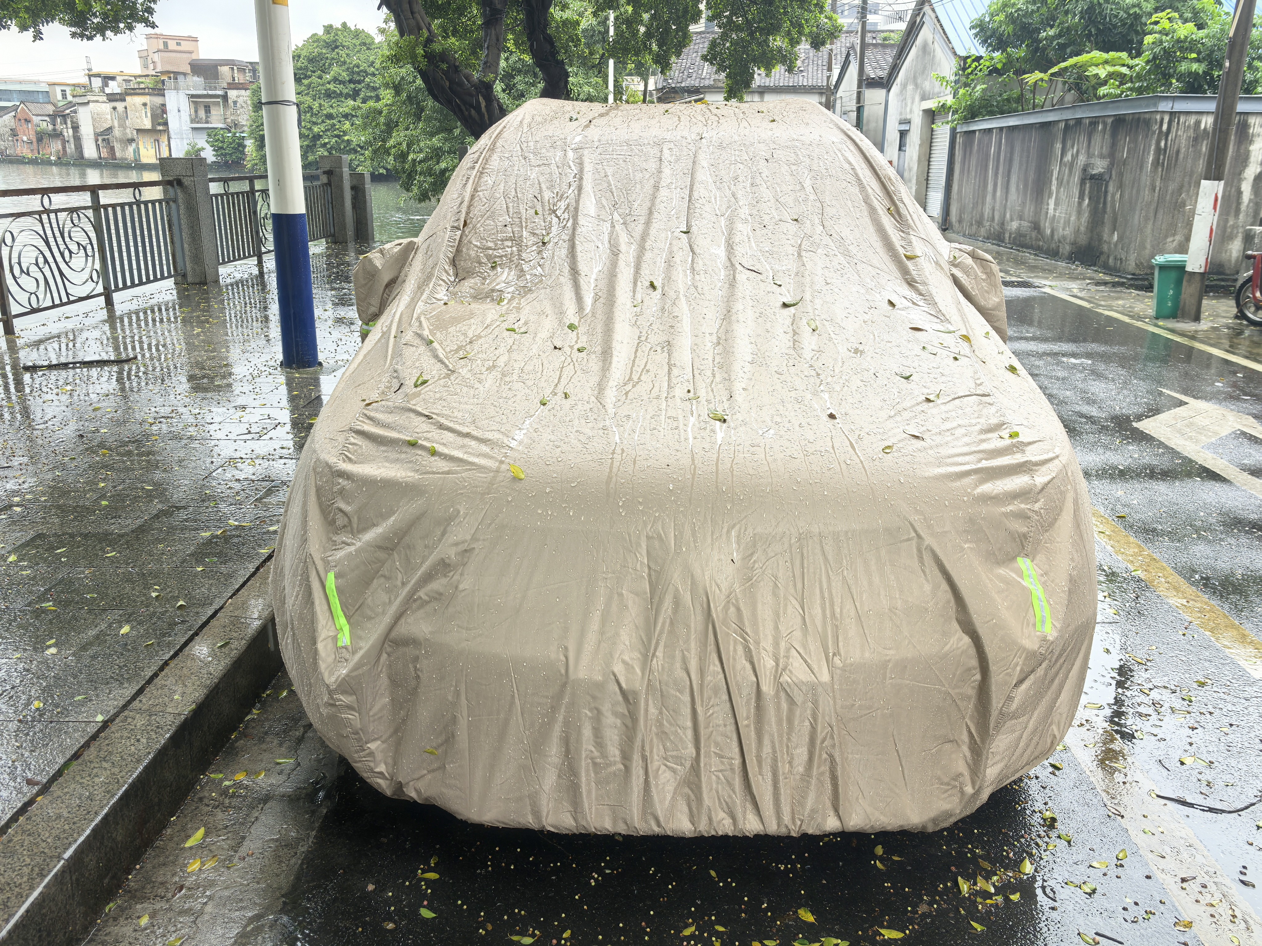 金雨保牛津布汽车车衣车罩防晒防雨隔热防尘加厚遮阳车套外全罩通用四季 人气热销【香槟咖】600D高密度牛津布+送收纳袋 三层加厚款*四季可用【防暴晒防雨防冰雹抗大风】 实拍图