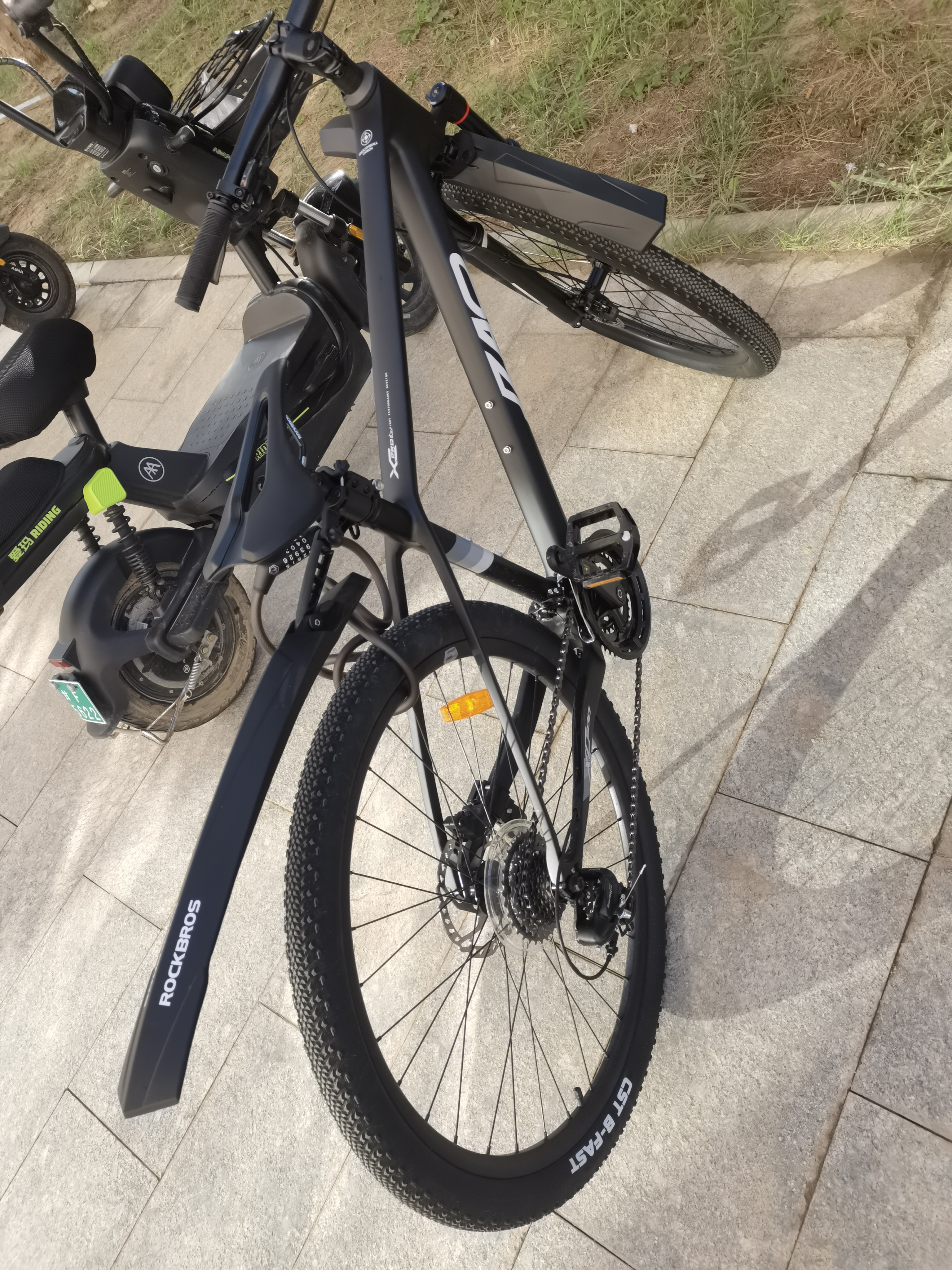 京东京造 XC500超轻碳纤维山地自行车禧玛诺24速油压碟刹成年人学生17寸 实拍图
