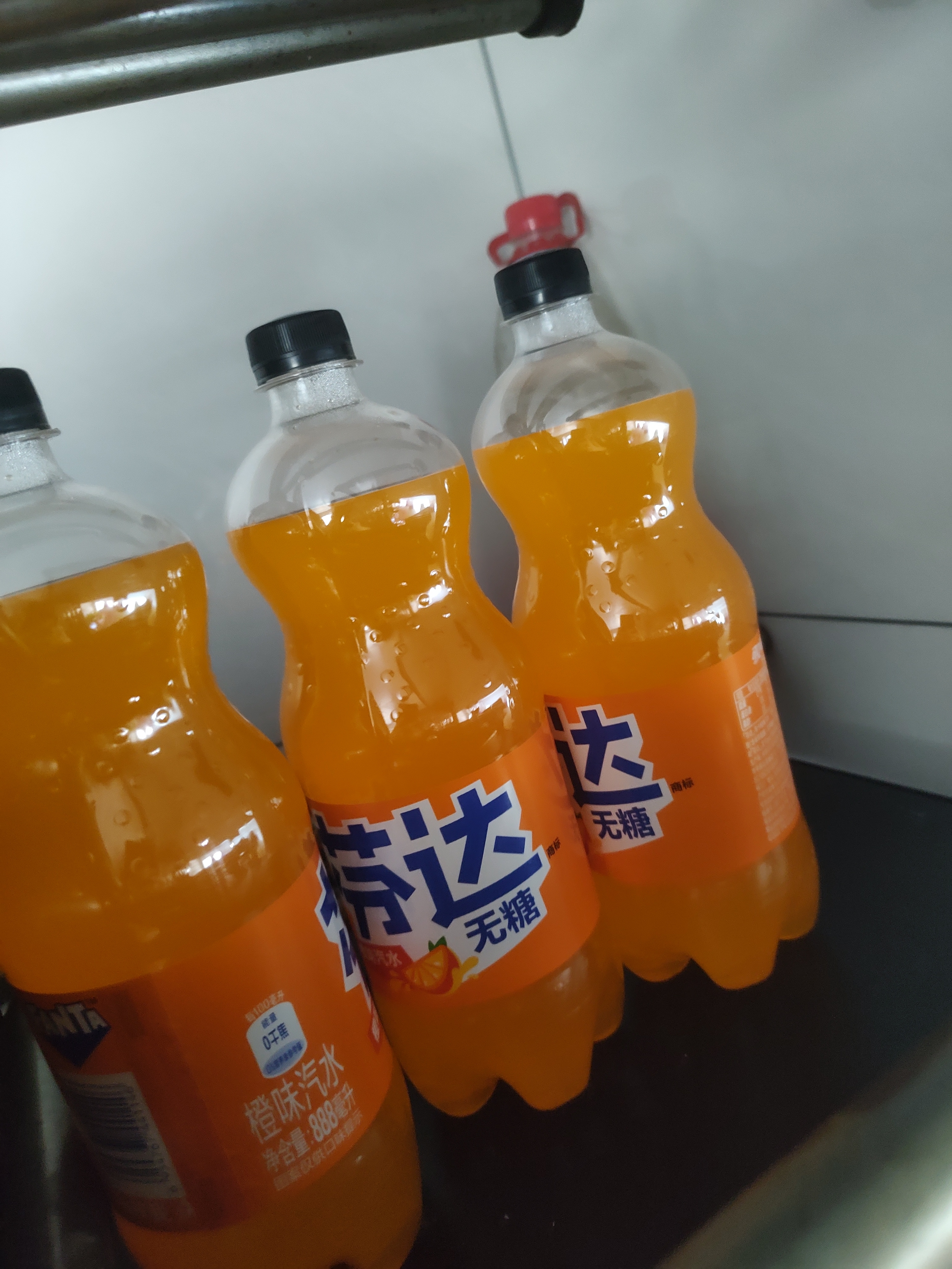 可口可乐可乐汽水 碳酸饮料 888ml 雪碧柠檬味 芬达橙味 大瓶装 含糖 无糖 无糖芬达888ml*12瓶【超值】 实拍图