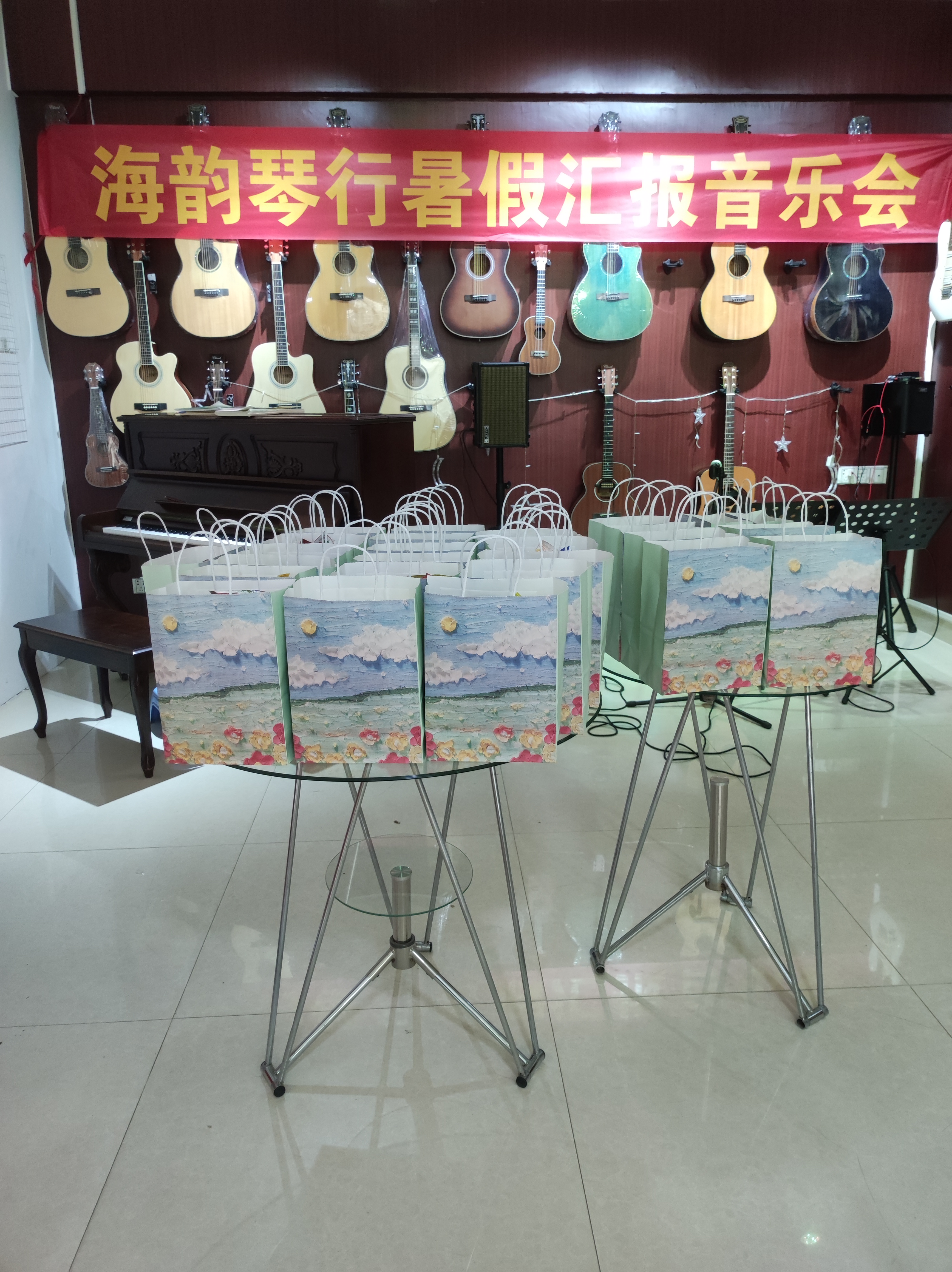益好 礼品袋 10只装  中号手提袋礼品袋牛皮纸袋送老师企业活动伴手礼购物袋礼品袋 中号向往自由10只 实拍图