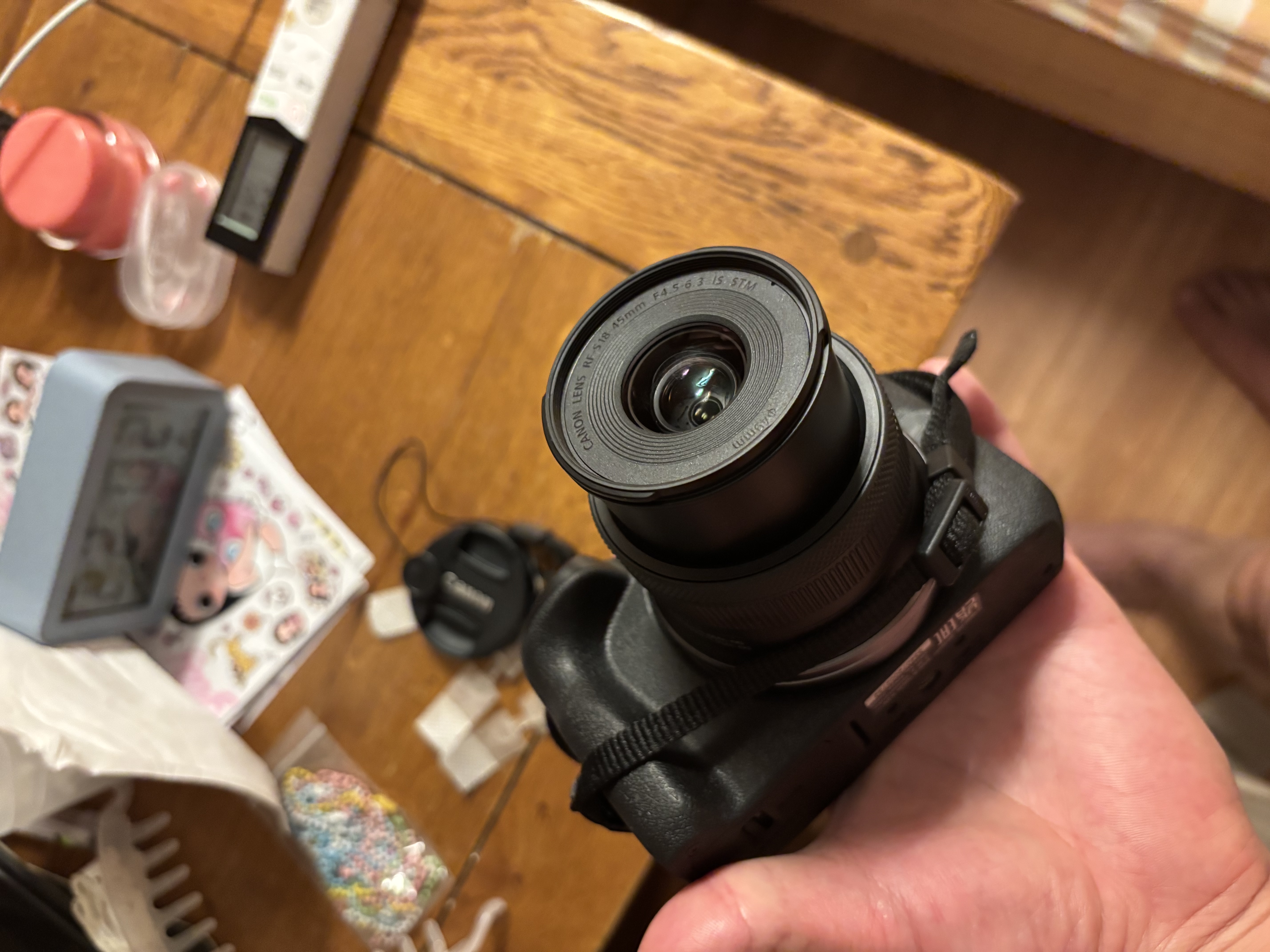 佳能（Canon）r100微单相机 4K数码高清旅游vlog视频 R100学生入门级微单 R100 18-45 STM套机【爆款热销】 官方标配【不含内存卡基础配件 推荐购买套餐】 实拍图
