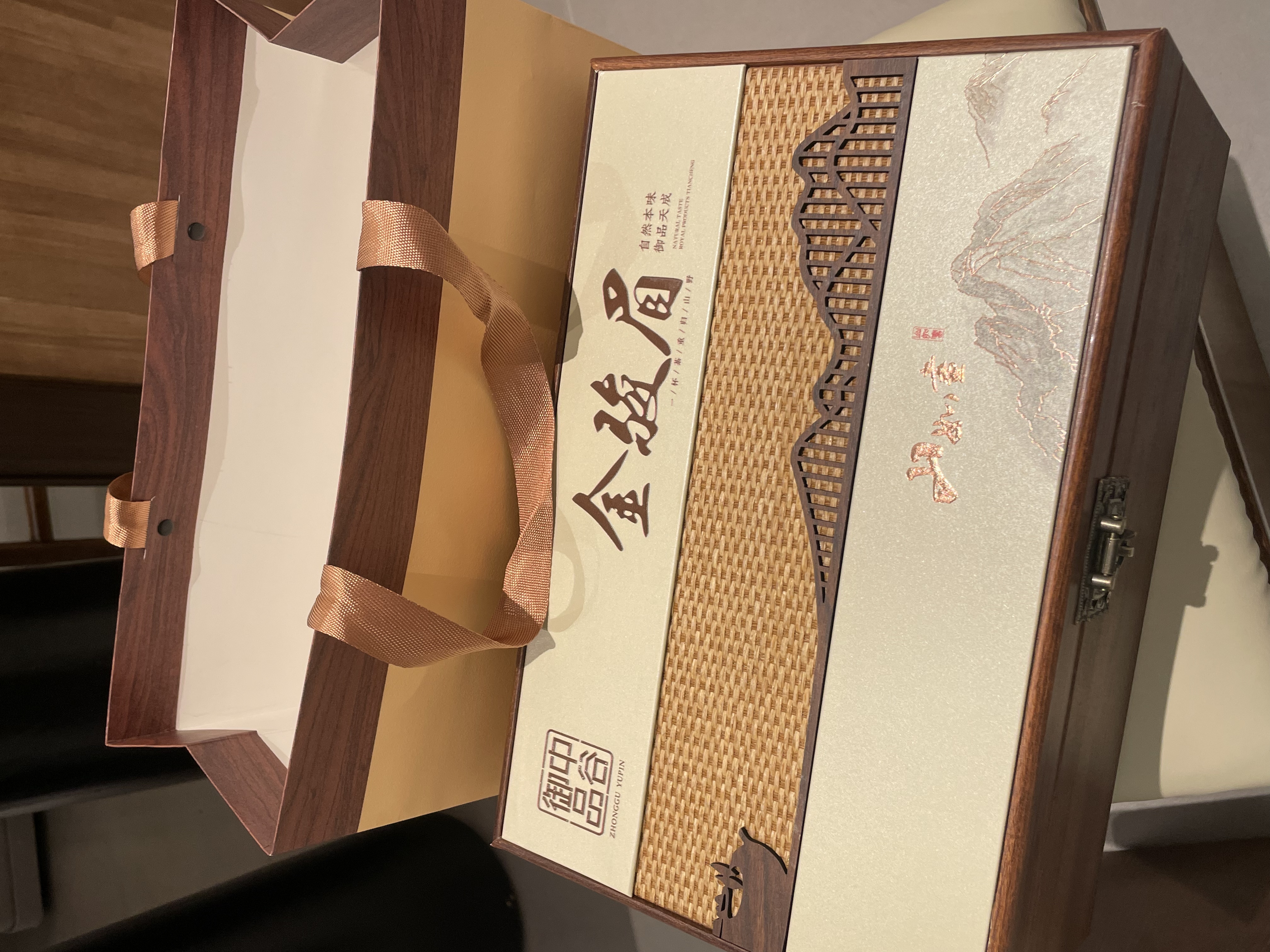 中谷御品茶叶金骏眉红茶2026新茶特级武夷浓香蜜香嫩芽国庆节送礼礼盒250g 实拍图