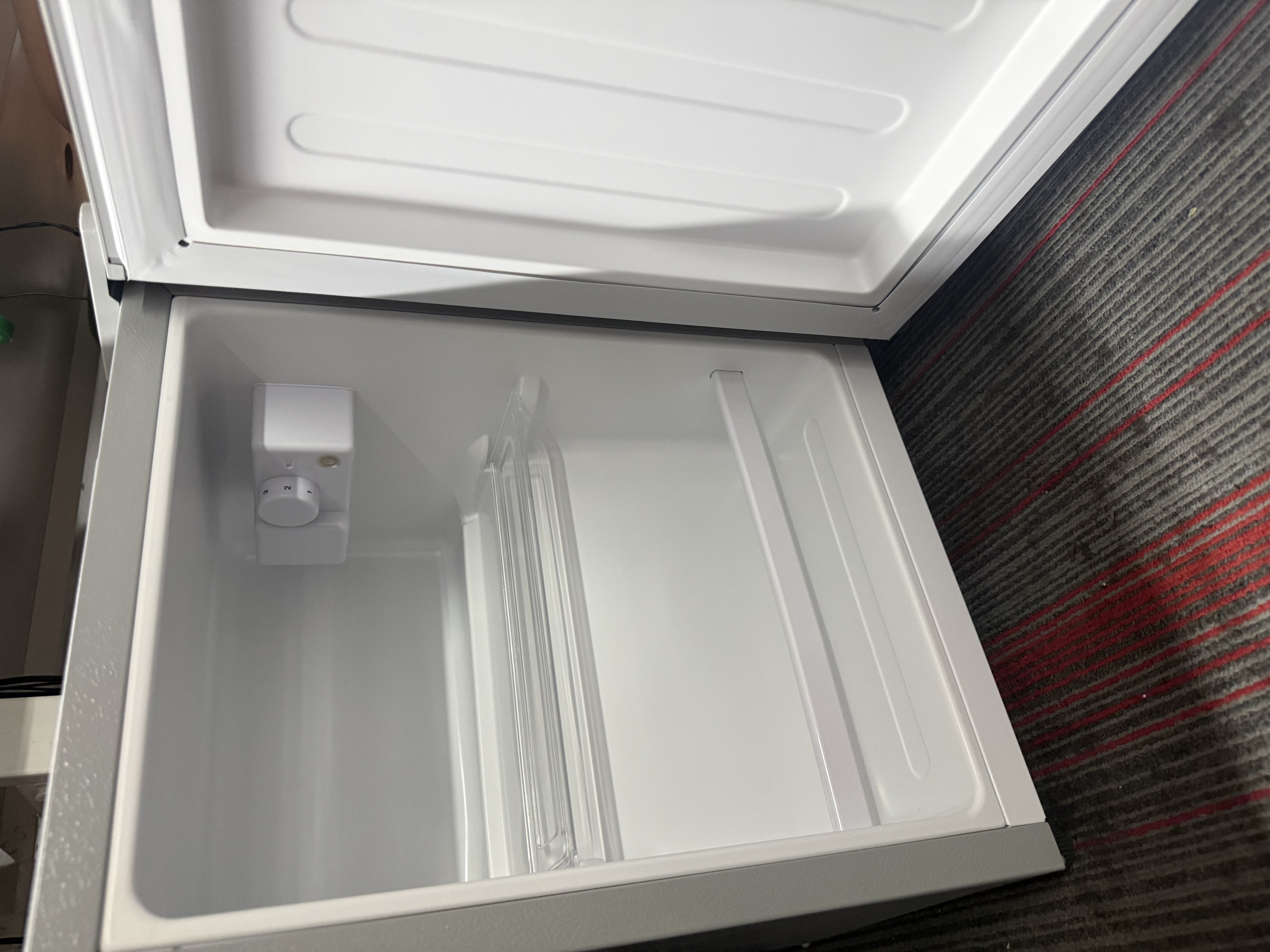 奥克斯（AUX）家用单门迷你小型冰箱 冷藏保鲜小冰箱 宿舍租房电冰箱 【焕新补贴】BC-22K68 普通款 银色 实拍图