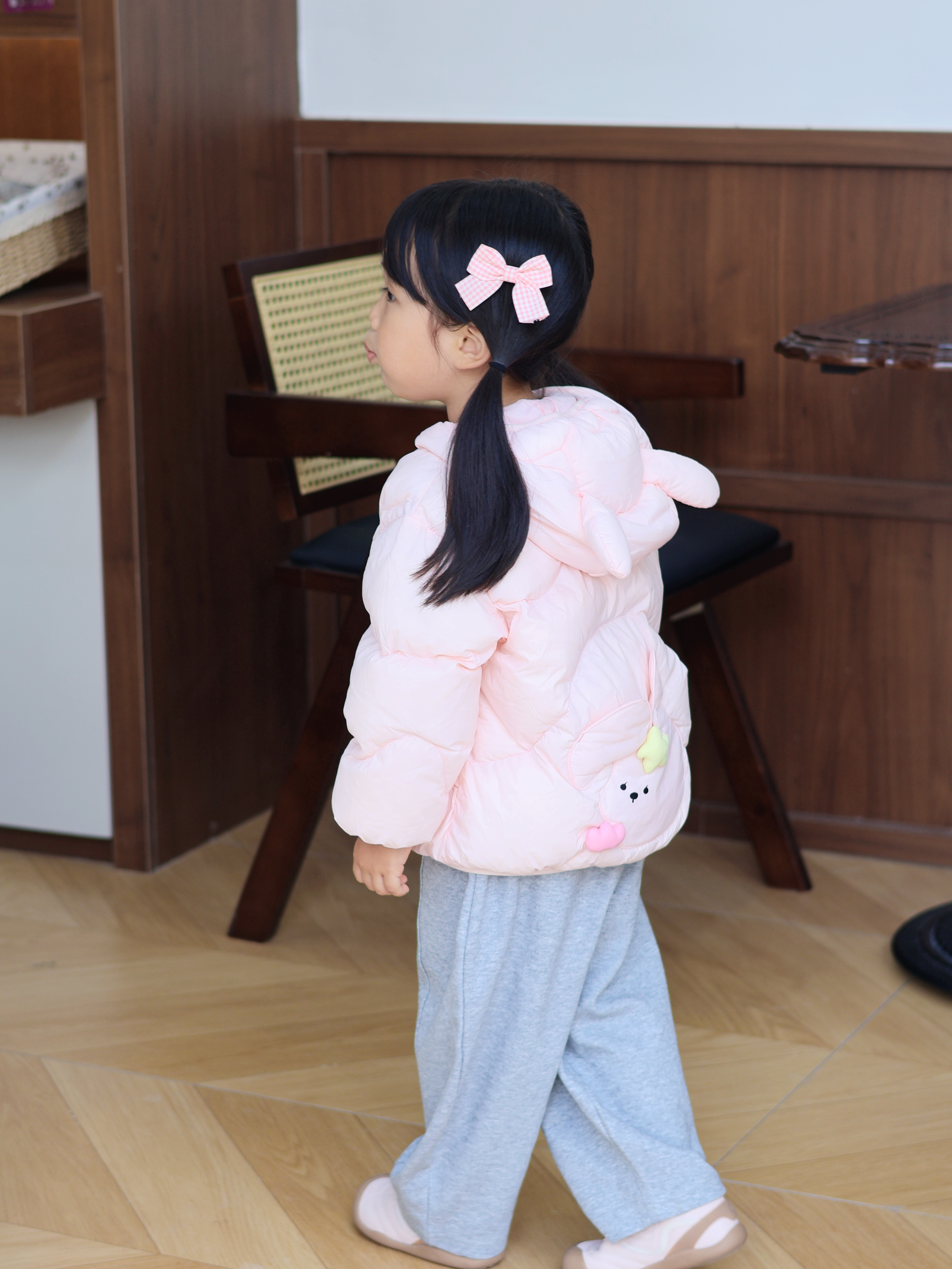 巴拉巴拉童装儿童羽绒服男童2026新款保暖女童外套宝宝婴儿上衣轻薄连帽萌 蜜桃软萌小兔-白鸭绒 适穿温度0-15℃ 100 充绒量39g 实拍图