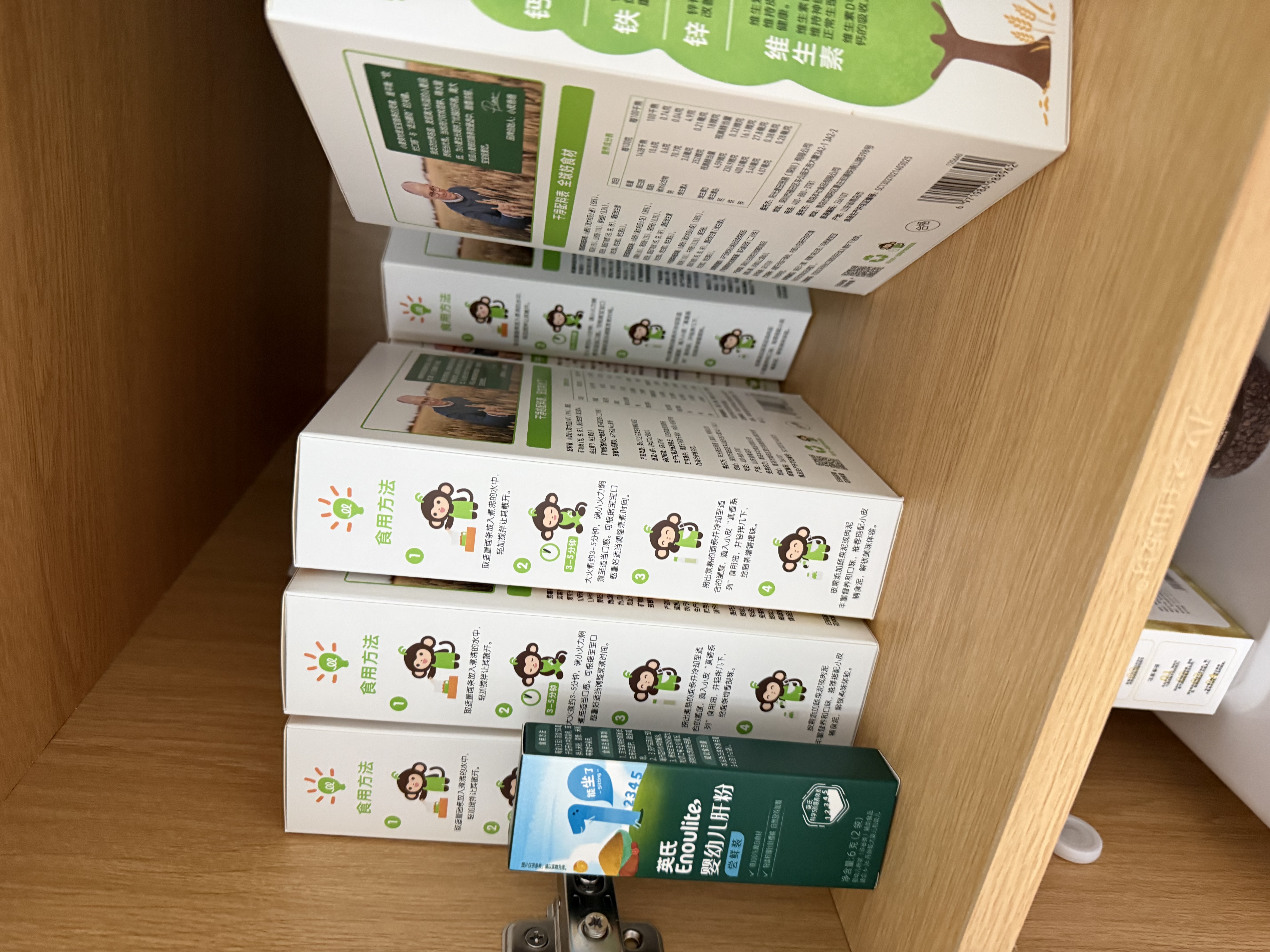 小皮（Little Freddie）婴幼儿面条175g*6盒装全周期原味蔬菜味细长面儿童蝴蝶卡通造 实拍图