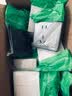 施耐德 紧急呼叫报警开关 86型暗装防盗报警器面板 皓呈系列 薄雾灰色 实拍图