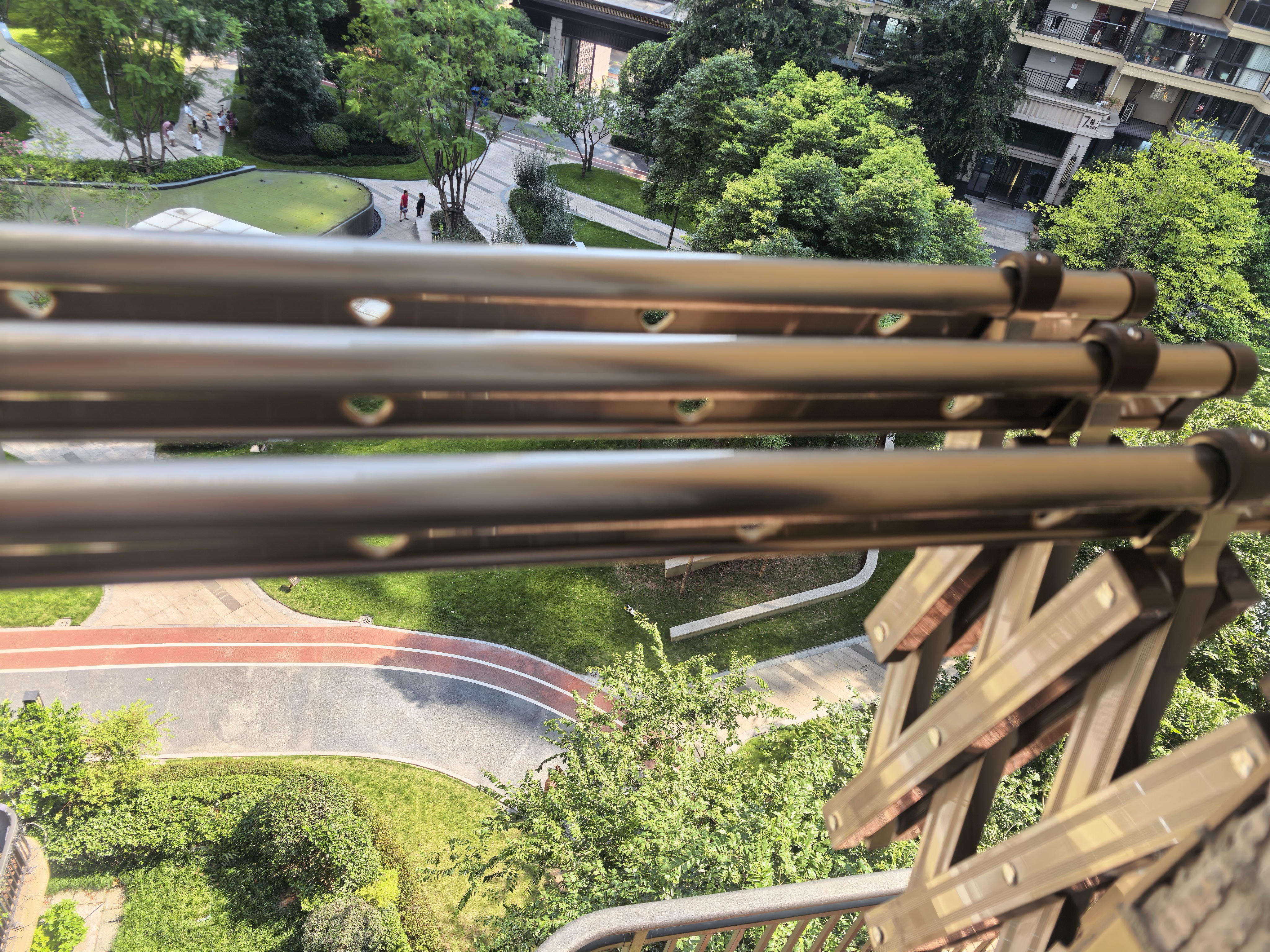 好太太（Hotata） 阳台伸缩晾衣架折叠晾衣杆户外推拉收缩飘窗室外晒架外飘晾衣架 【D-6129】钛金灰+3米三杆 实拍图