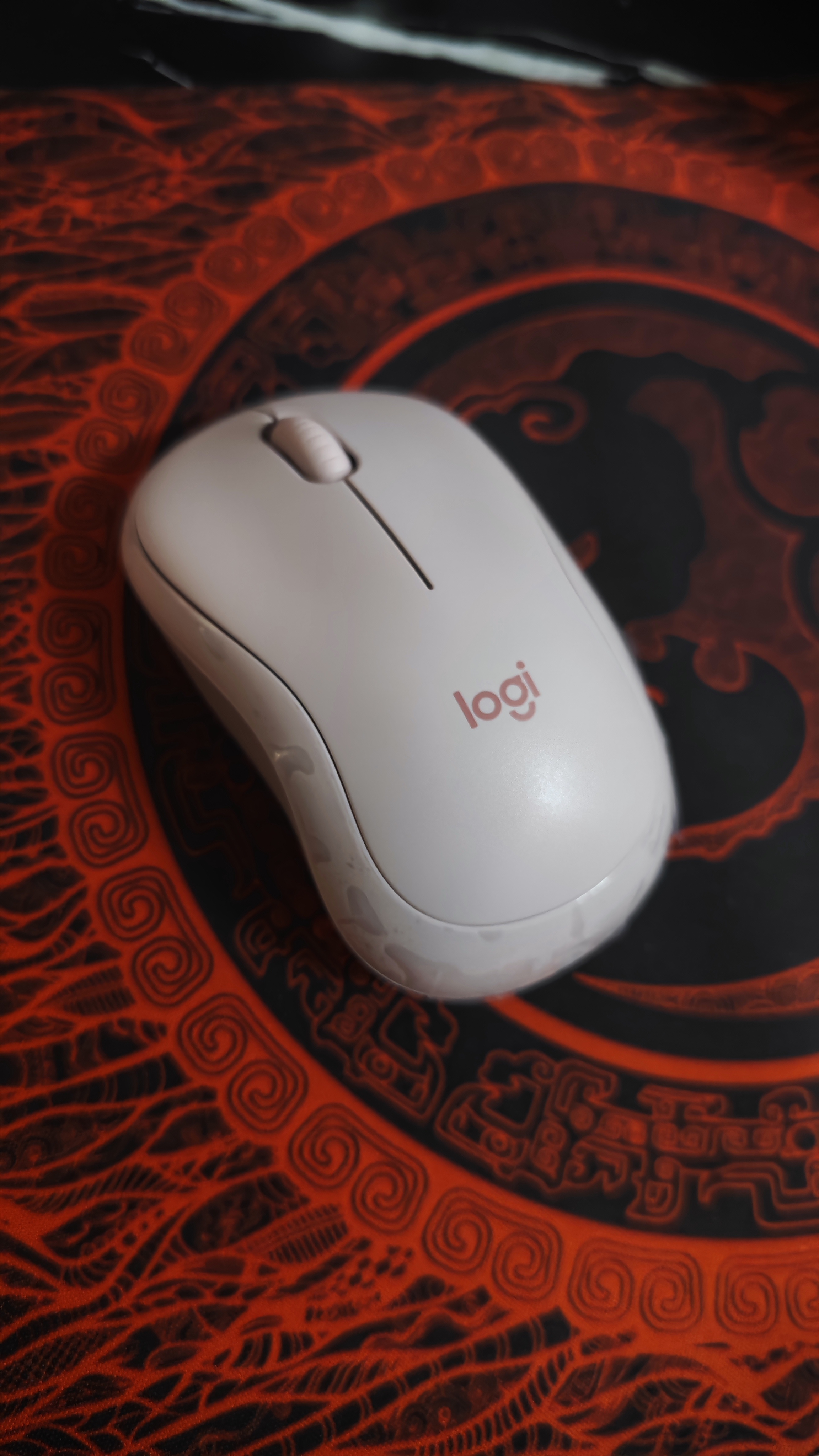 罗技（Logitech）M221轻音鼠标 无线鼠标 办公鼠标 对称鼠标 带无线微型接收器 茱萸粉 实拍图