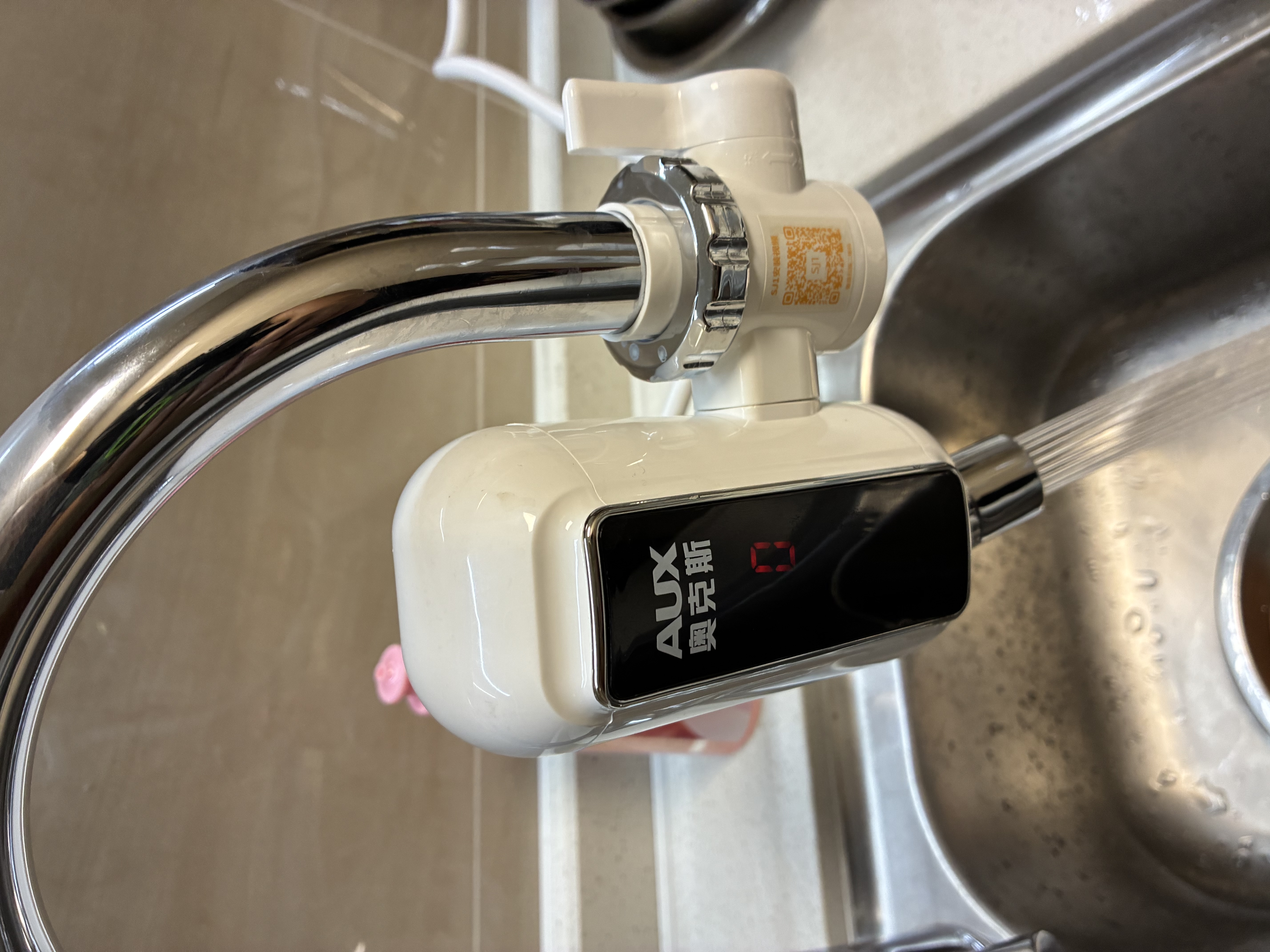 奥克斯（AUX）电热水龙头热水器免安装即热速热接驳款厨卫两用加热水龙头 【免安装】雪山白+漏保+送万向喷头 实拍图