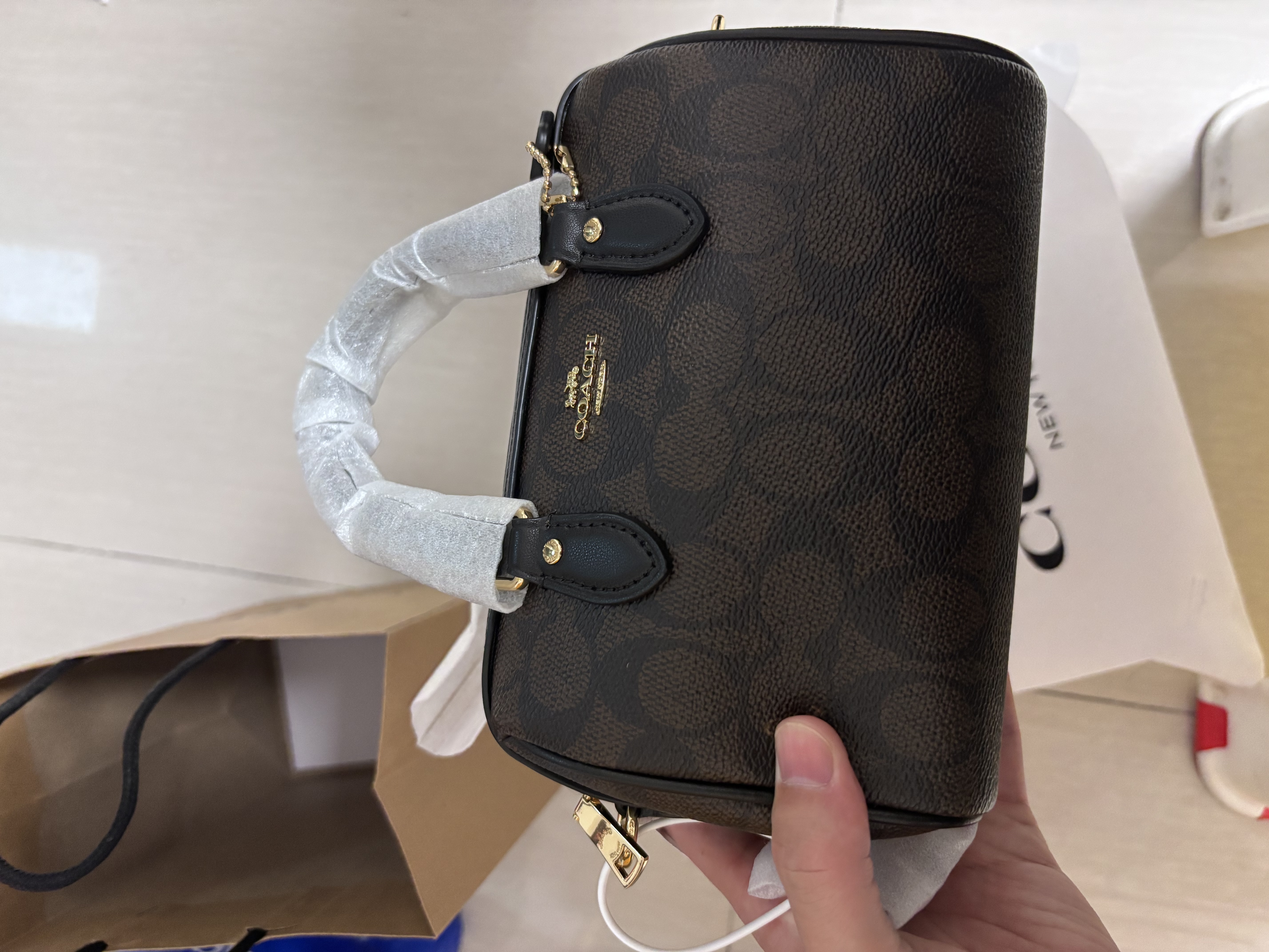 蔻驰（COACH）奥莱女士女包经典老花ROWAN 迷你波士顿单肩斜挎包通勤手提包礼物 IM/胡桃木色/黑色 实拍图