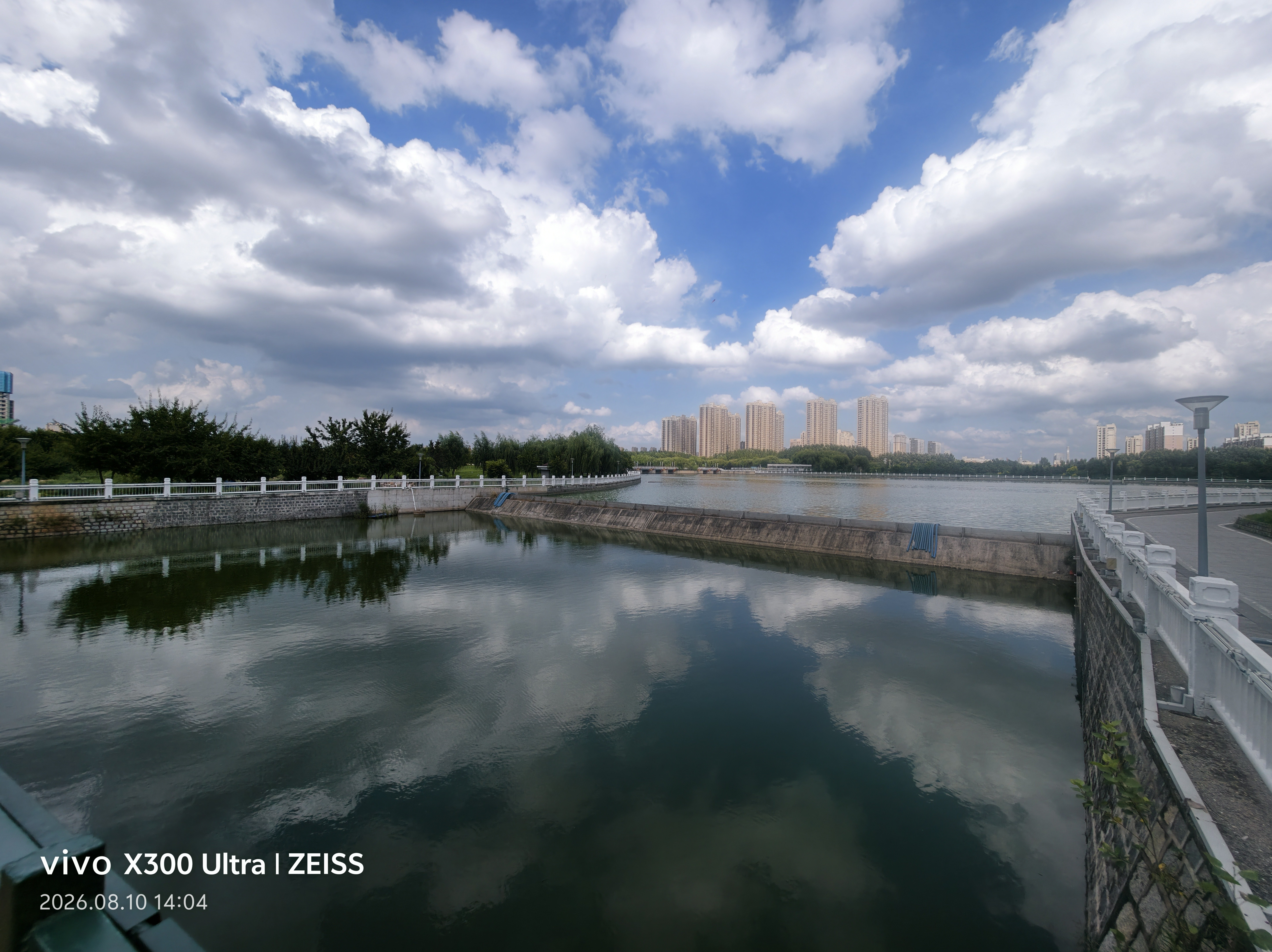 vivoX300 Ultra 16GB+1TB 黑Ka 蔡司大师镜头群 全焦段4K 120fps 10bit Log 拍照 AI手机 实拍图