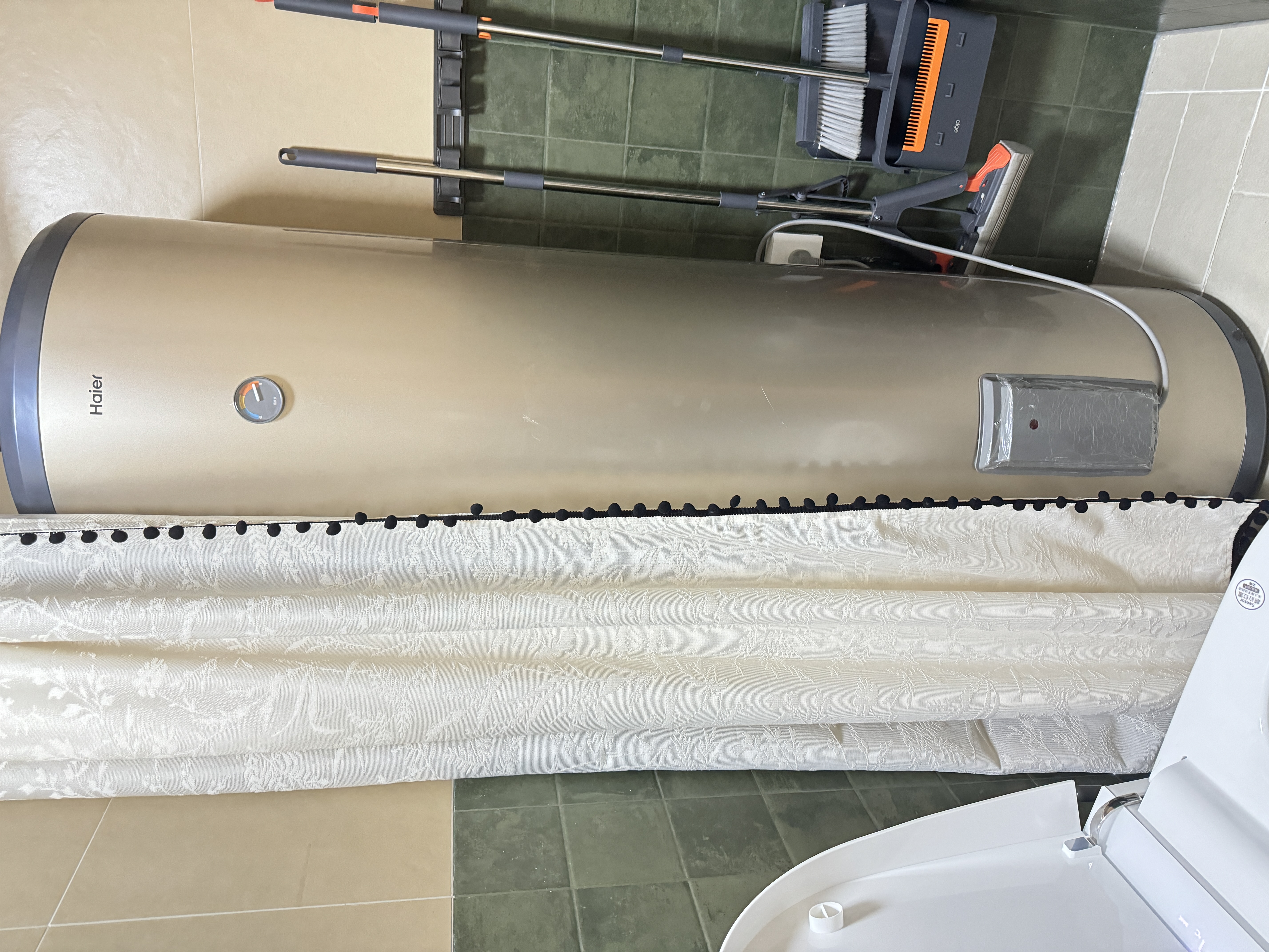 海尔（Haier）家用/商用3000W速热恒温电热水器立式大容量落地竖式储水式电热水器 中央储水电热水器 210L 3KW速热大水量 LC 实拍图
