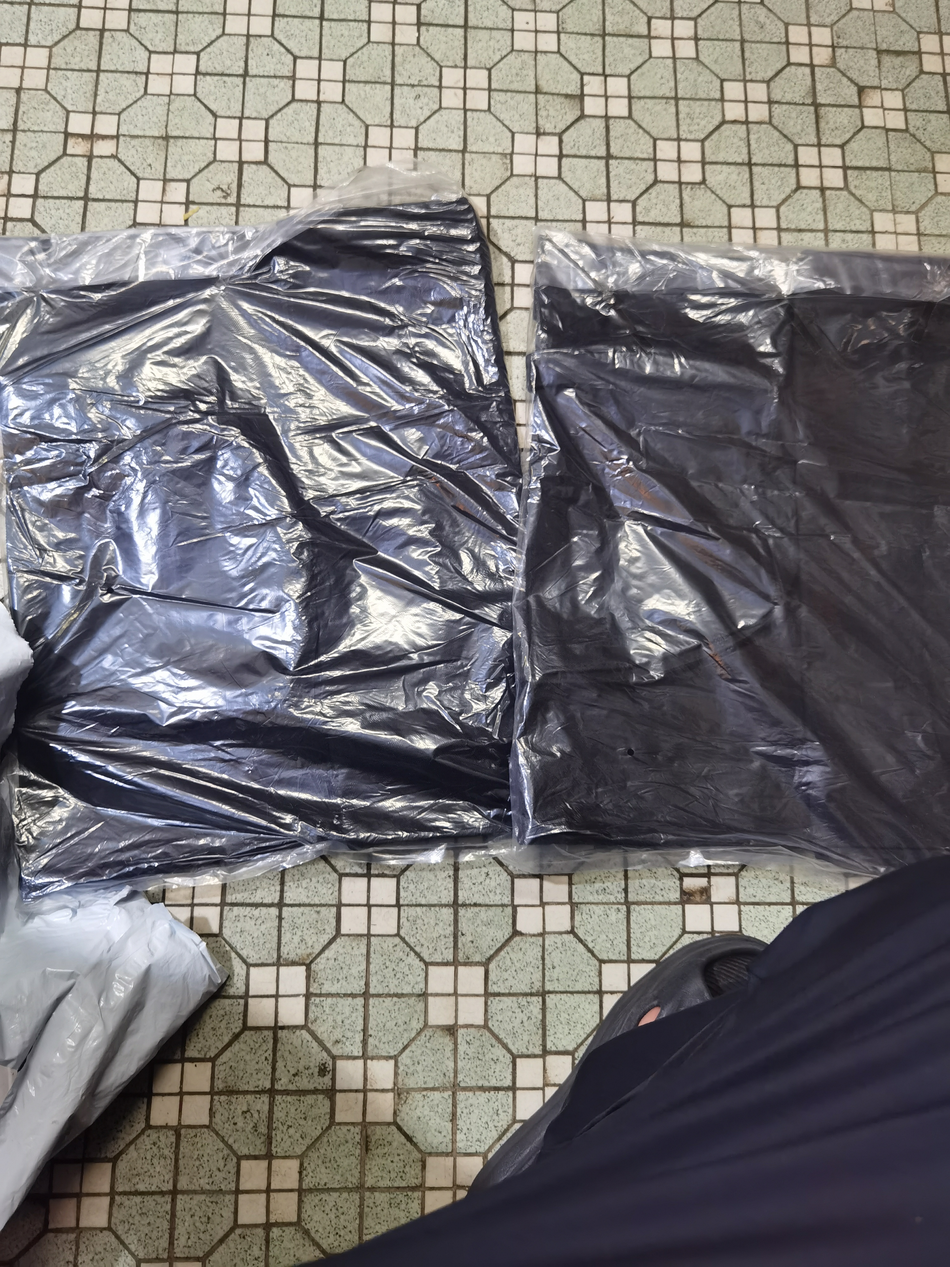 伽嗒大容量帆布袋购物袋单肩包女大号手提包简约帆布包手提袋男士通用 黑色加大号-拉链版【50*16*40】 纯色简约帆布袋 实拍图