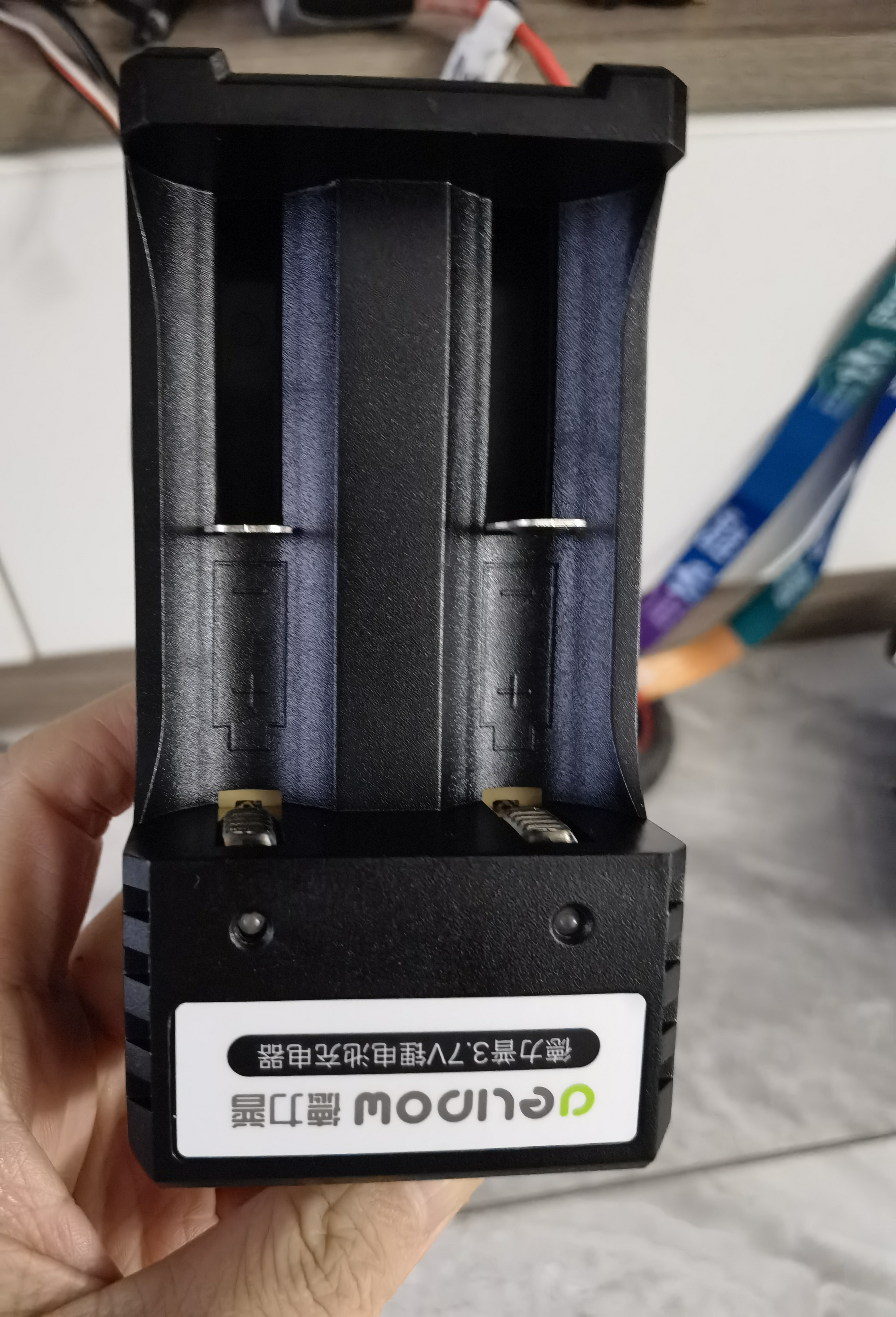 德力普（Delipow）18650锂电池14400mWh平头2节3.7V-4.2V通用可充电锂电池配双槽智能转灯充电器强光手电筒专用 实拍图