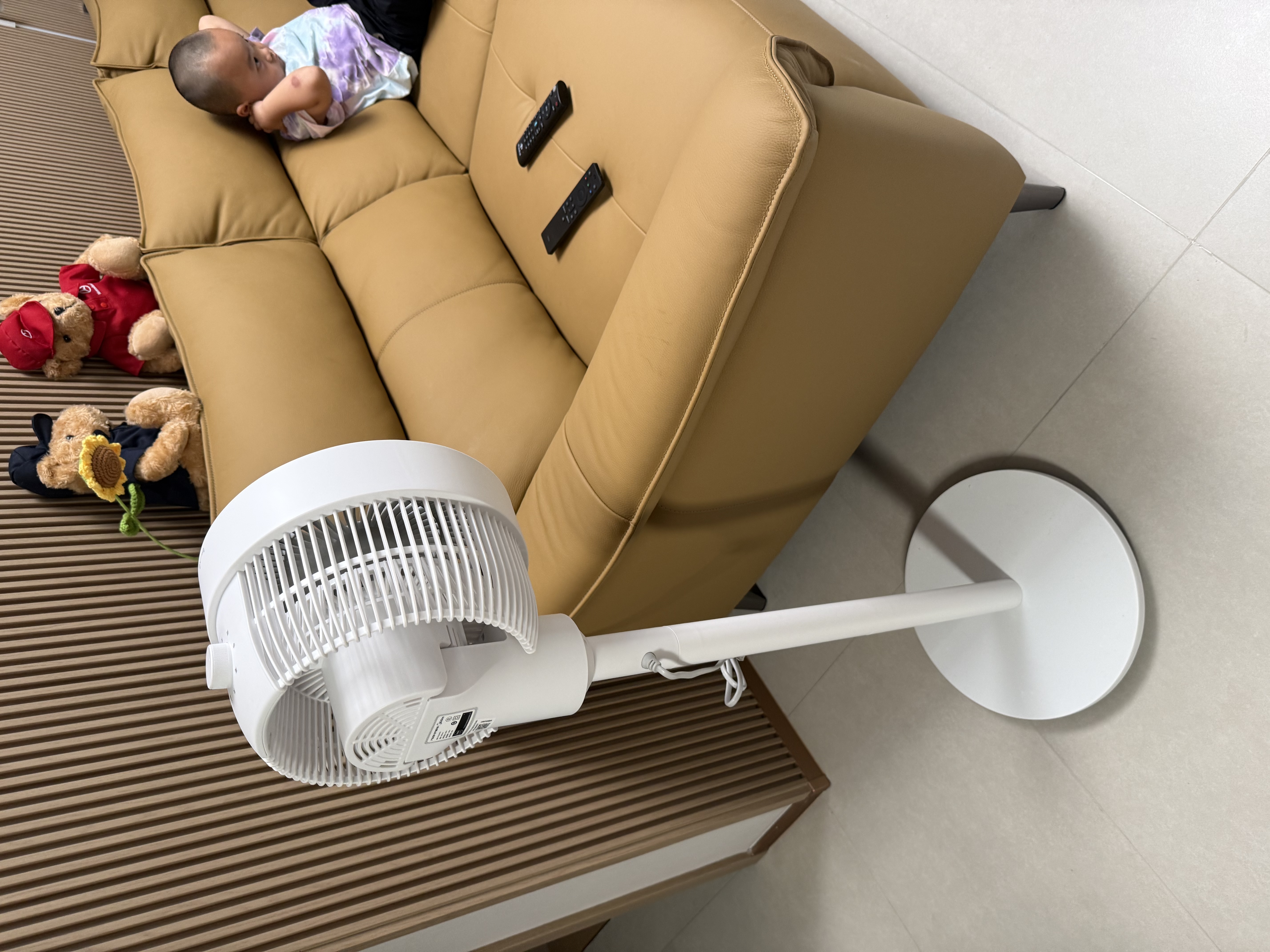 美的（Midea）【暴风循环】空气循环扇大风量电风扇落地扇轻音家用台式摇头卧室节能小风扇柔风轻羽扇 FGA24TQ 实拍图