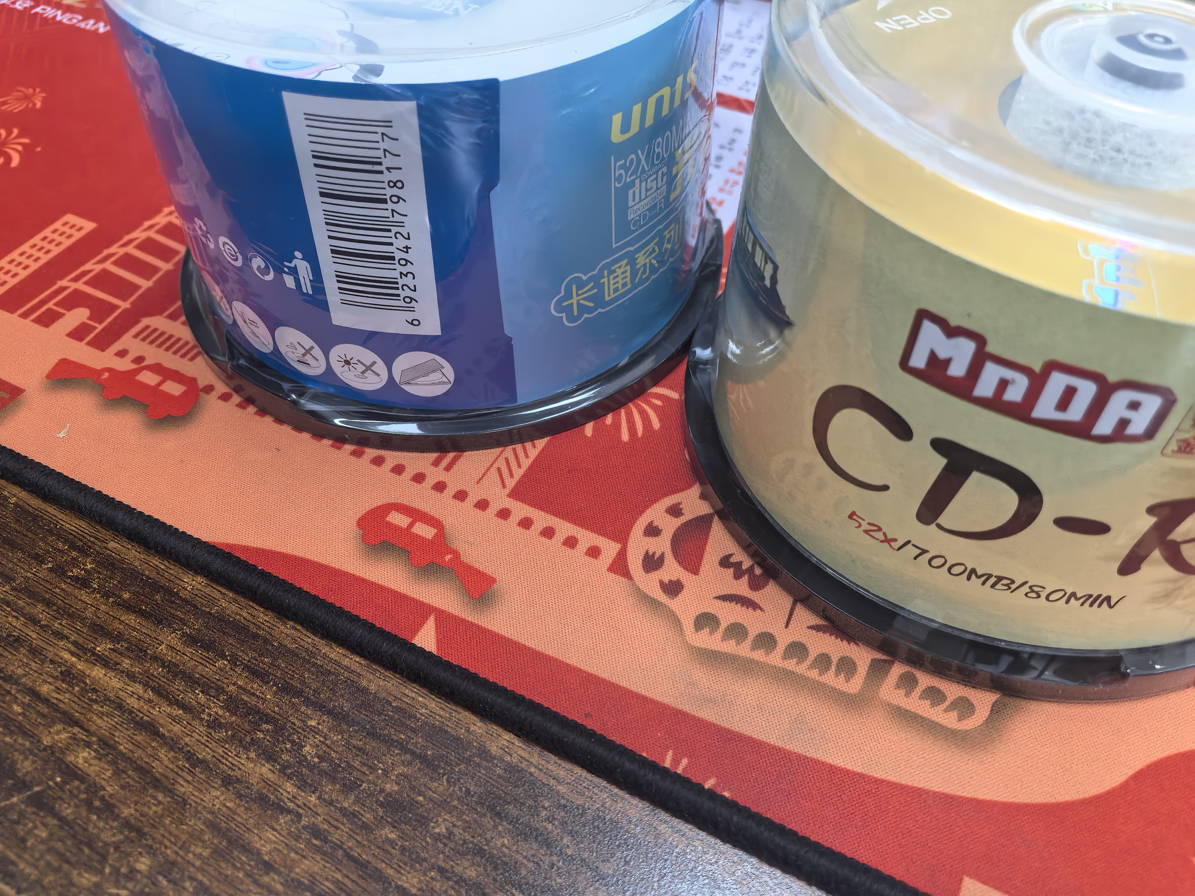 紫光CD-R光盘/刻录盘  天海卡通系列 52速700M 桶装50片（版面随机）空白光盘 碟片 刻录光盘 实拍图