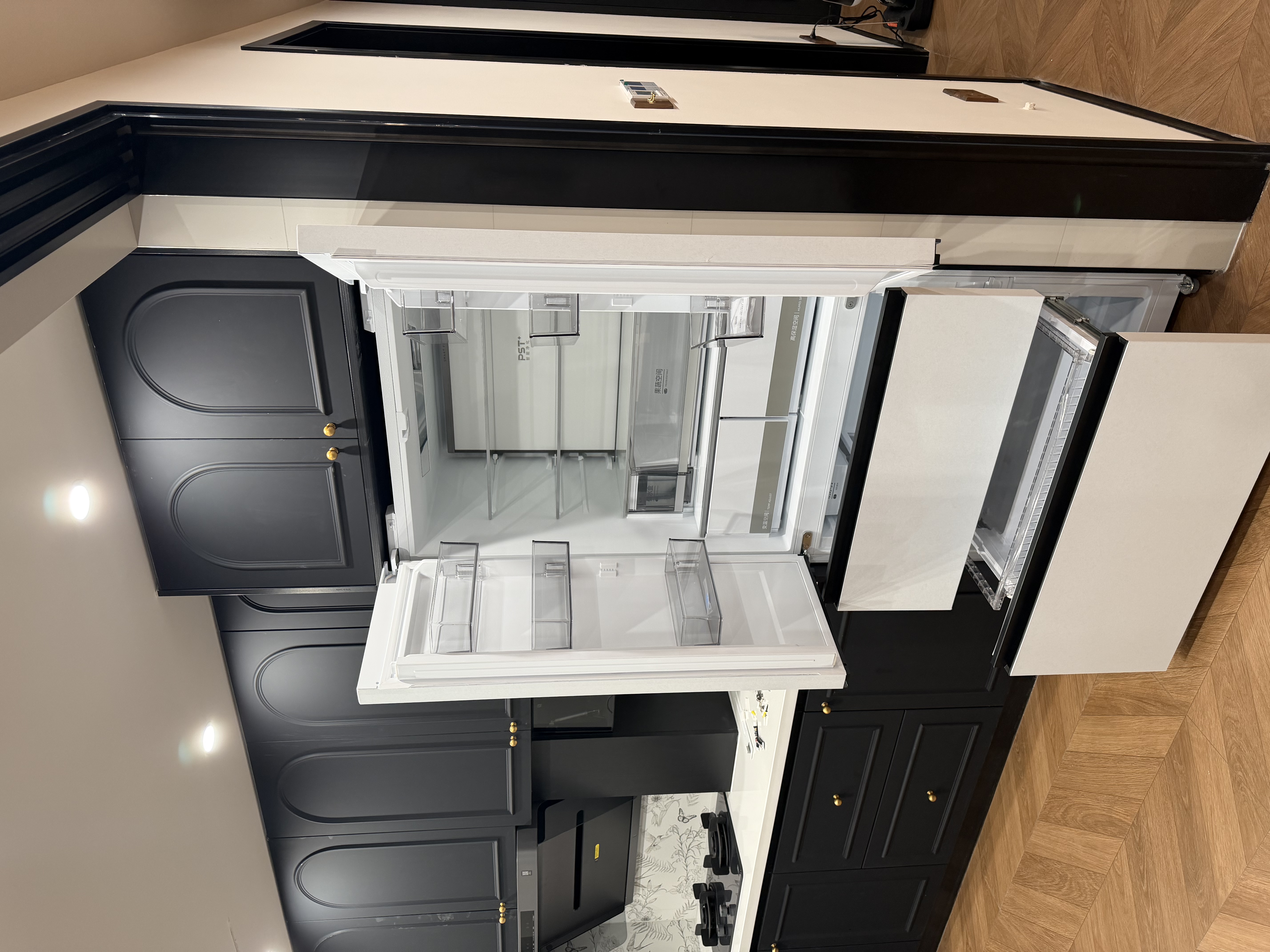 美的（Midea）【机皇2.0】550升级款法式四开门家用冰箱523L双系统2.0嵌入全食材原鲜新国标真一级支持鸿蒙智联 新国标|机皇2.0 550升级款|双净版|云隐白 美的机皇2.0 实拍图