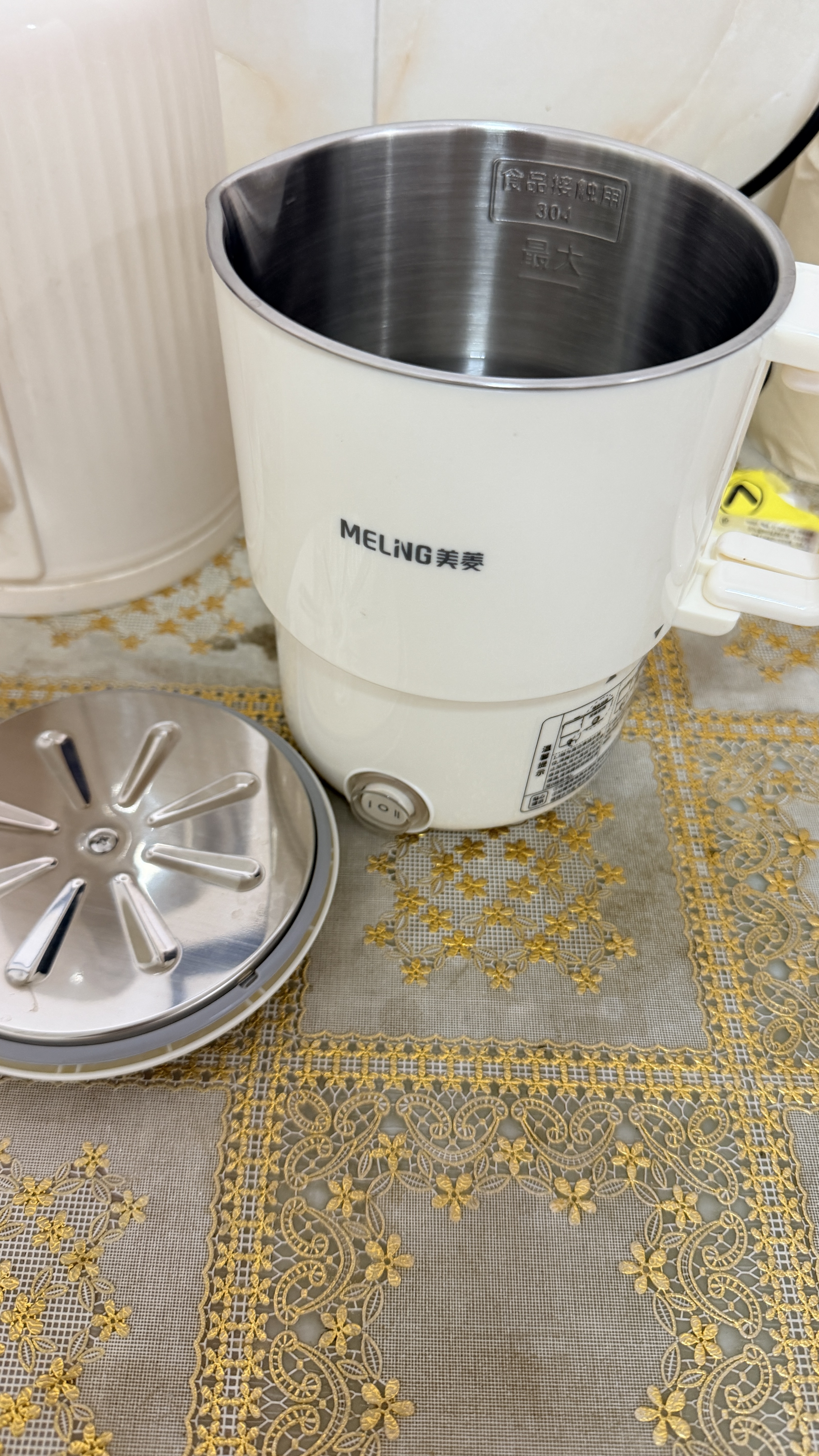 美菱（MeiLing）便携式烧水壶电水壶折叠水壶旅行出差电热水壶烧水杯水壶养生壶火锅宿舍泡面杯MH-D605 实拍图