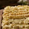 华丰方便面三鲜伊面五连包泡面早餐速食休闲零食品 排骨味5包*88g 实拍图