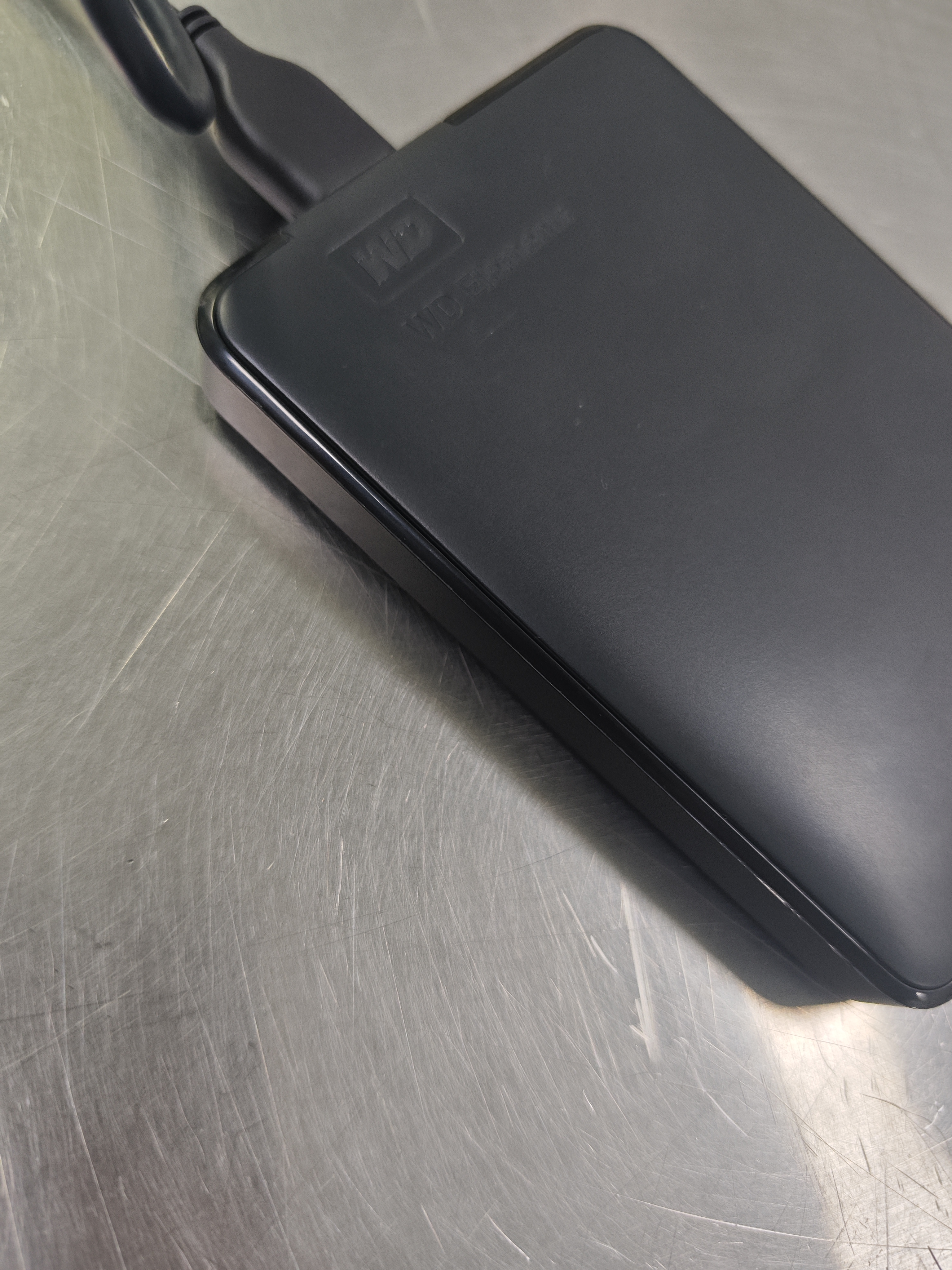 西部数据（WD）移动硬盘2TB USB3.0 元素系列 2.5英寸 机械硬盘 笔记本电脑外接 外置扩容备份 大容量家庭存储 实拍图