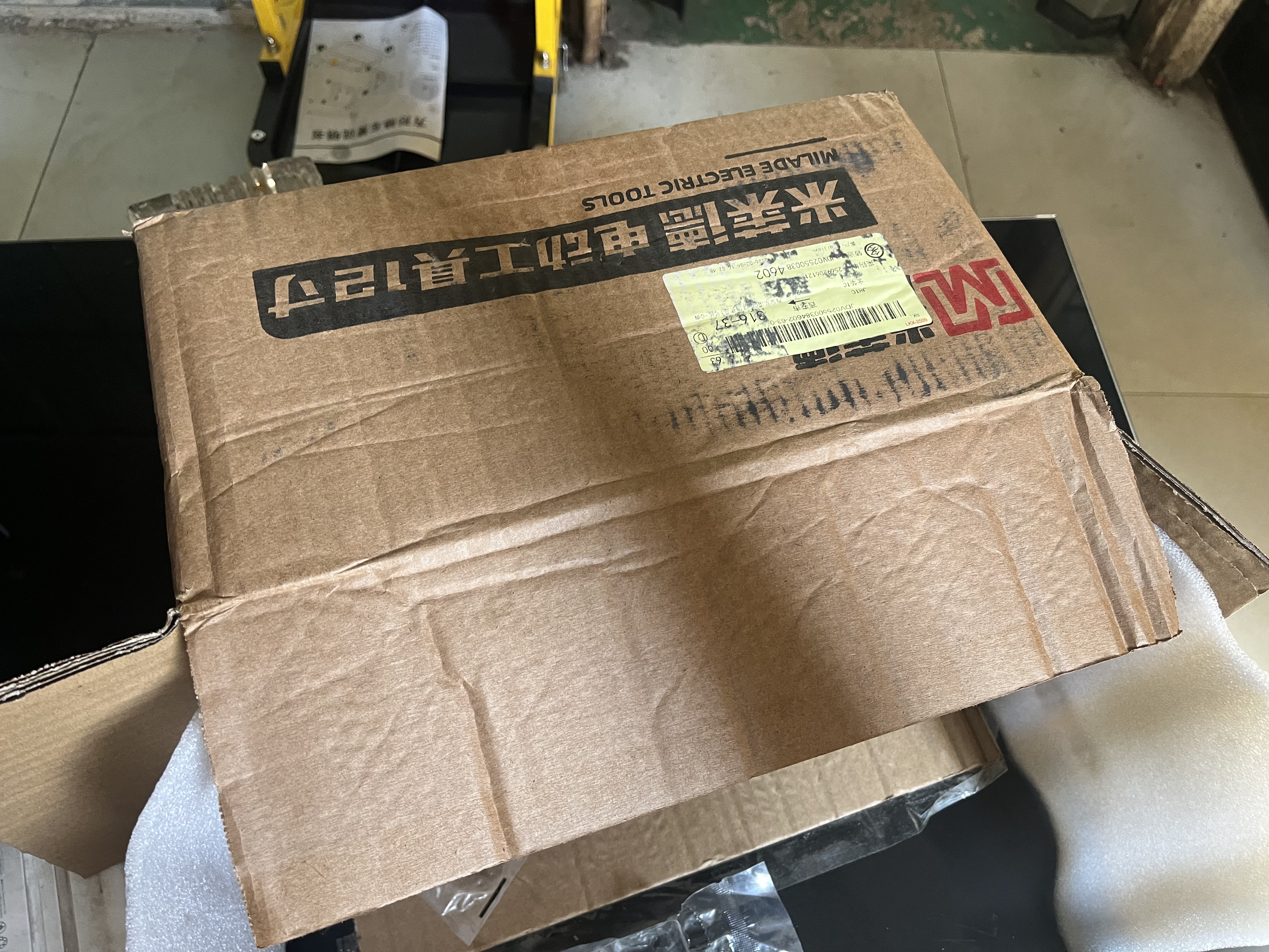 米莱德充电式电锯家用电链锯手持大功率锂电池大容量锯柴神器伐木锯锯树 实拍图