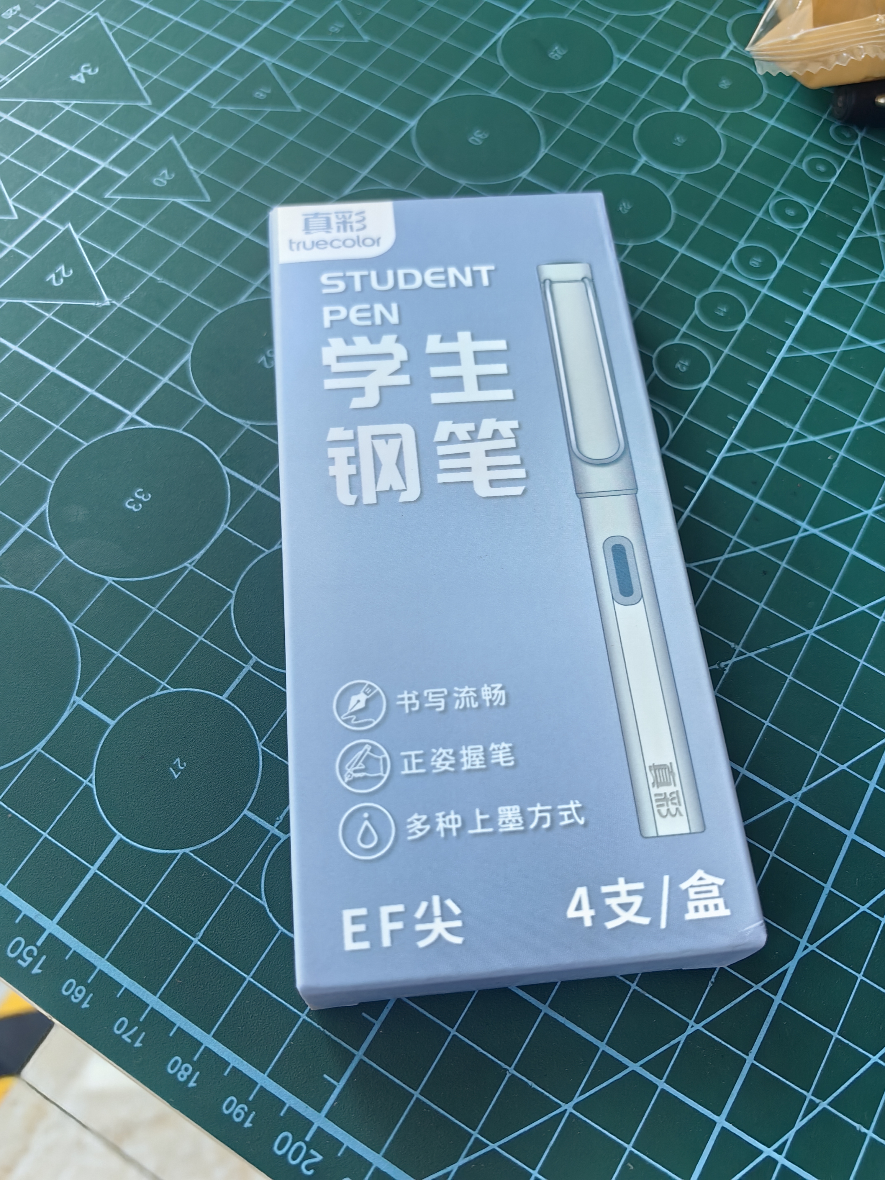 真彩（TRUECOLOR）学生钢笔纯蓝小学三年级专用EF尖3.4mm口径书法练字可替换墨囊书写正姿钢笔套装不可擦 4支/盒1069 实拍图