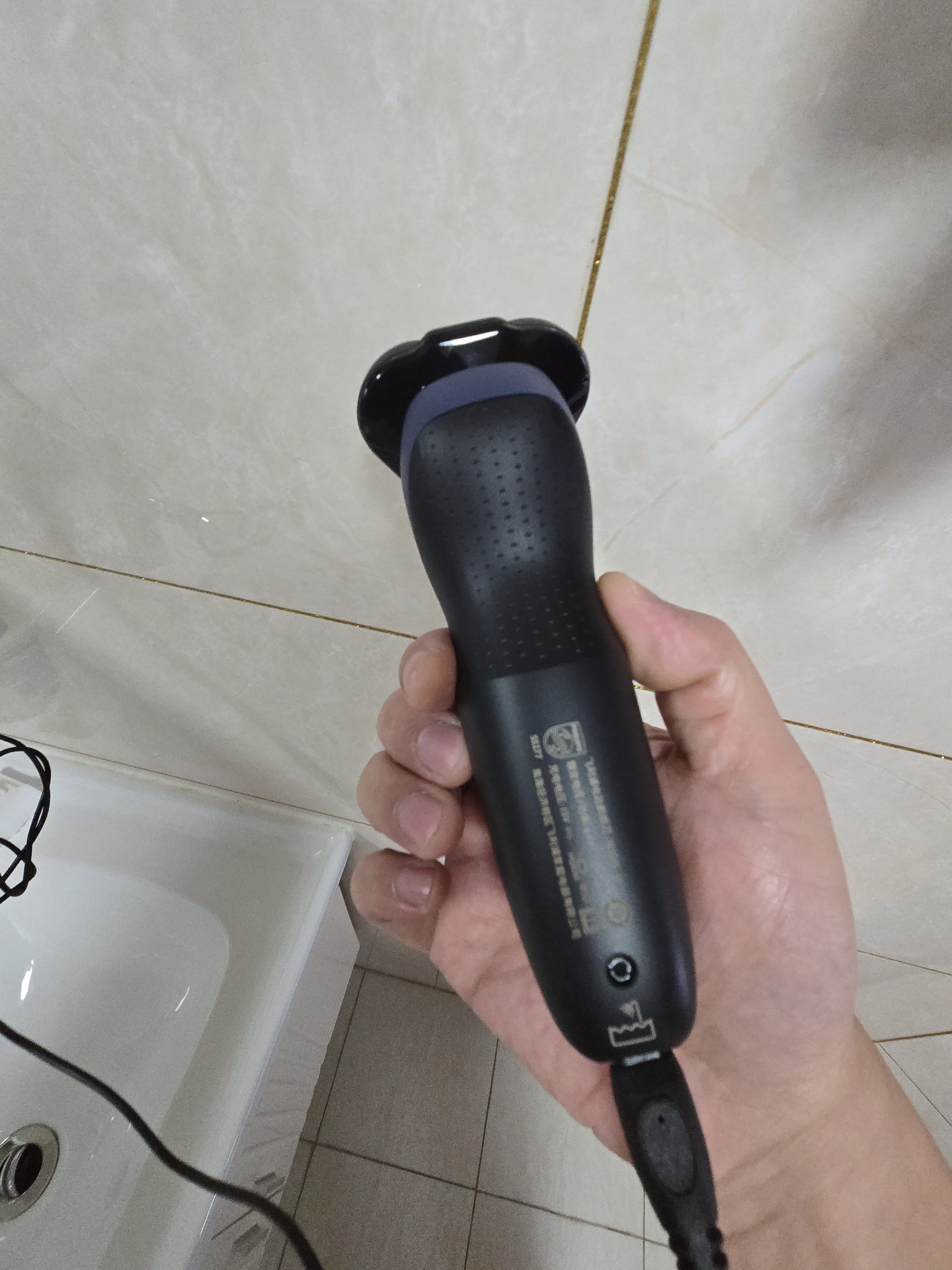 飞利浦（PHILIPS）教师节礼物 新款男士电动剃须刀【5系独家爆款】清爽净剃旋护式刮胡刀进口刀头 送男生S5445 实拍图