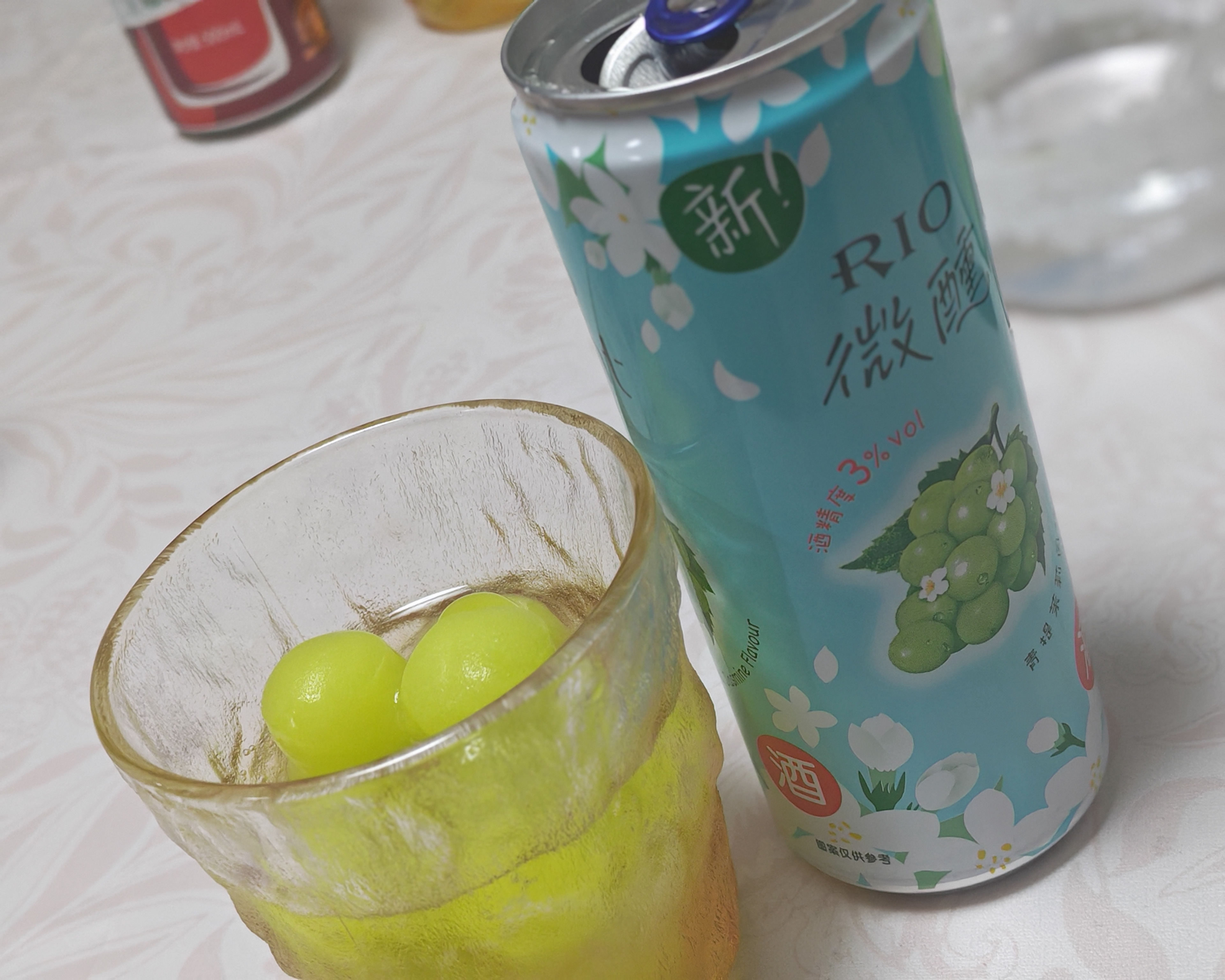 锐澳（RIO）洋酒 预调酒 鸡尾酒 冰饮果酒甜酒 微醺3度青提茉莉 330ml*8罐 实拍图