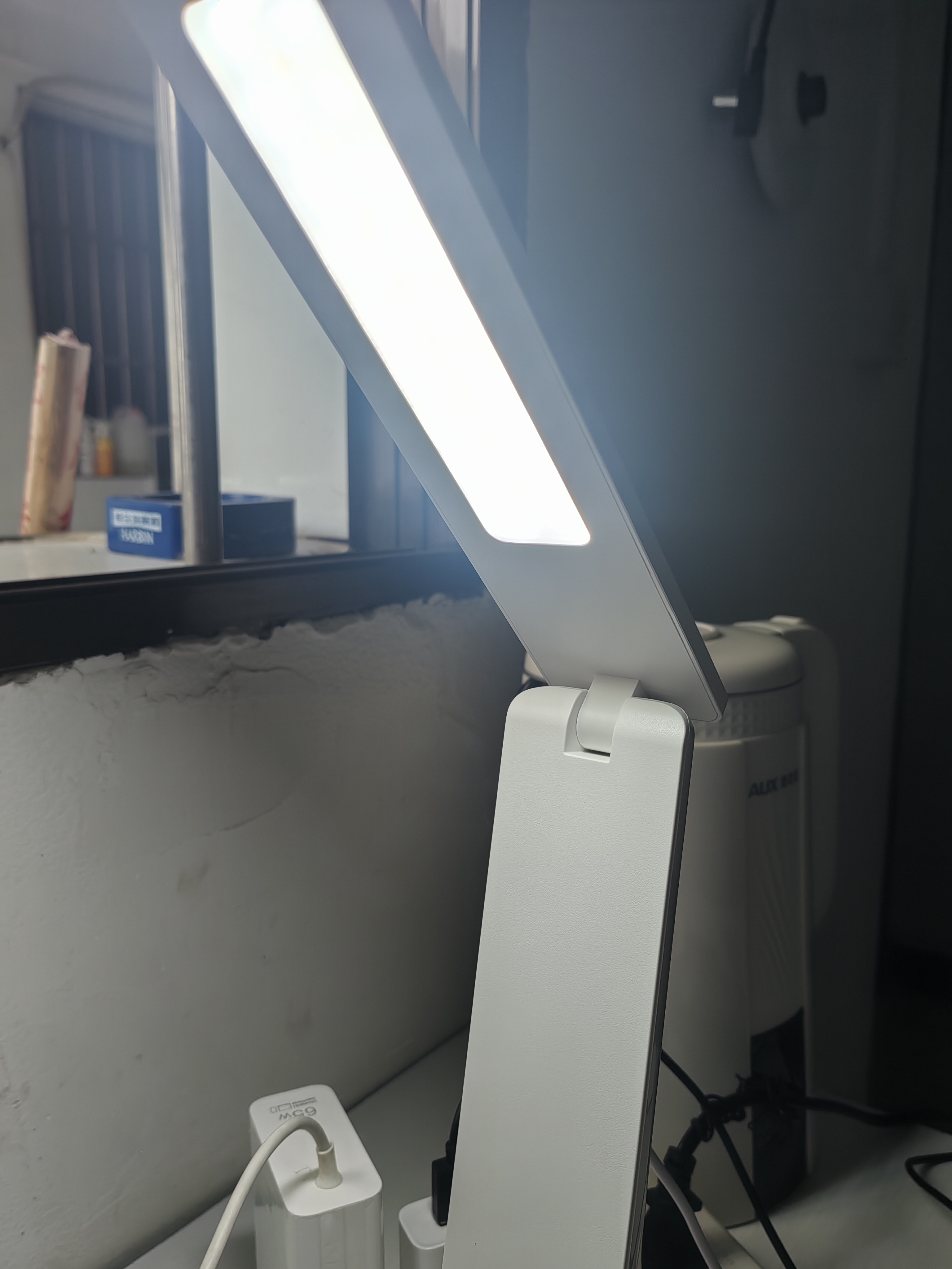 美的（Midea）LED充电台灯学生学习阅读灯宿舍卧室床头书桌便携折叠移动灯 实拍图