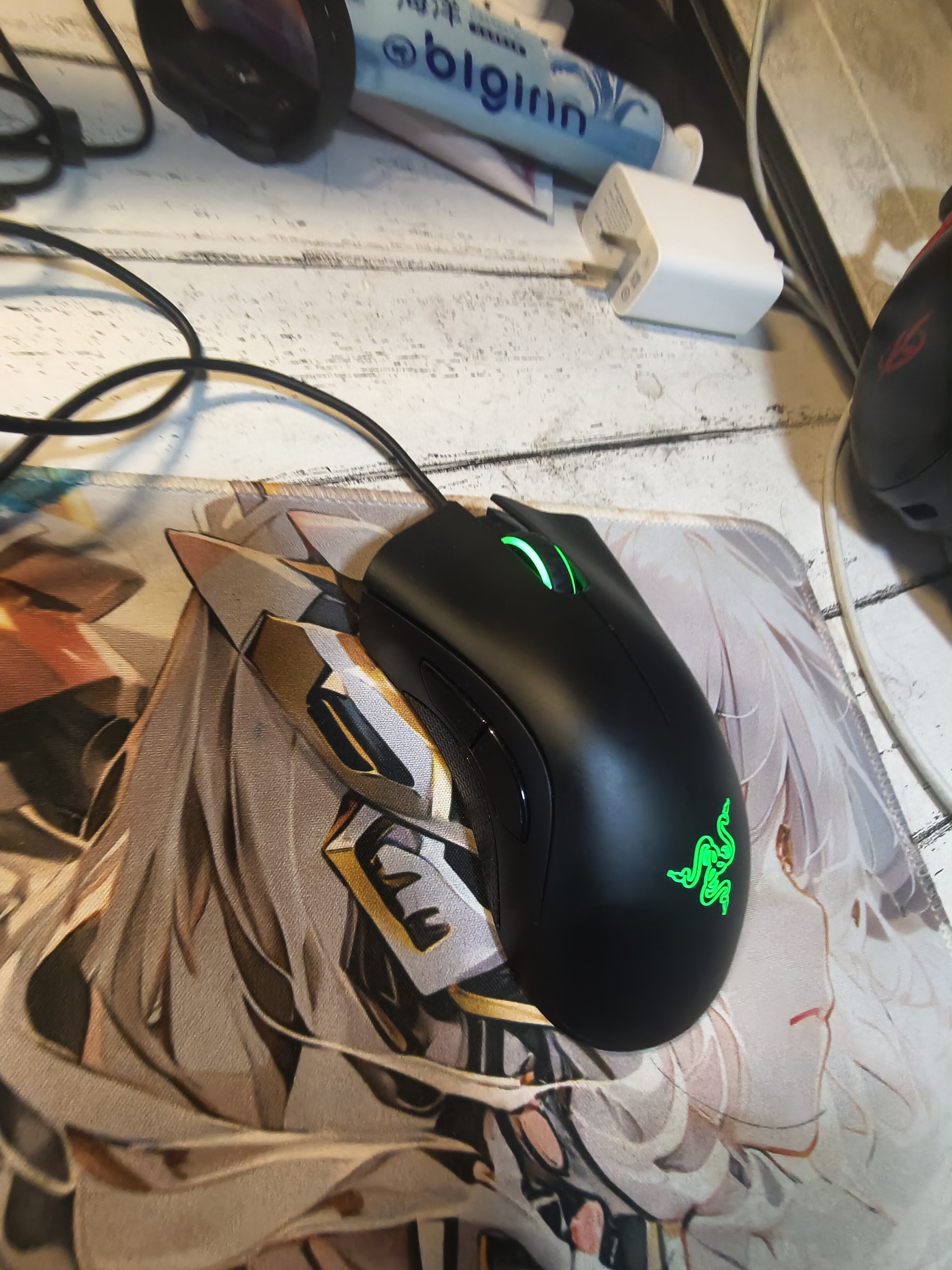 雷蛇（Razer）炼狱蝰蛇标准版有线鼠标 人体工学 电竞游戏 右手通用型 吃鸡/LOL/CSGO游戏鼠标 黑色 实拍图